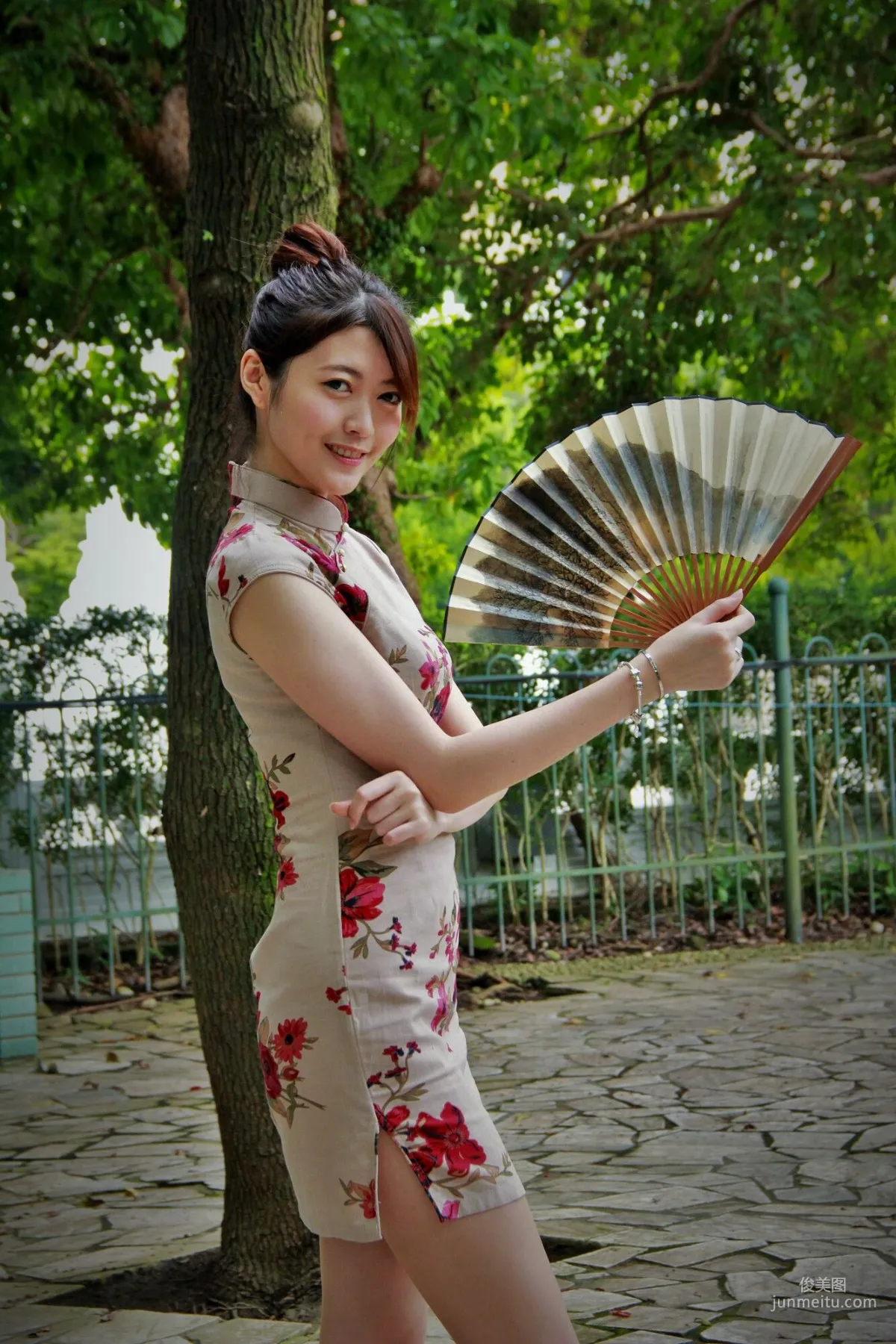 [Taiwan Beauties] Huang Pin Xuan / Brindy Xue Xue 'Zhishan Garden Qipao Outdoor Shoot' Photo Set photo 36