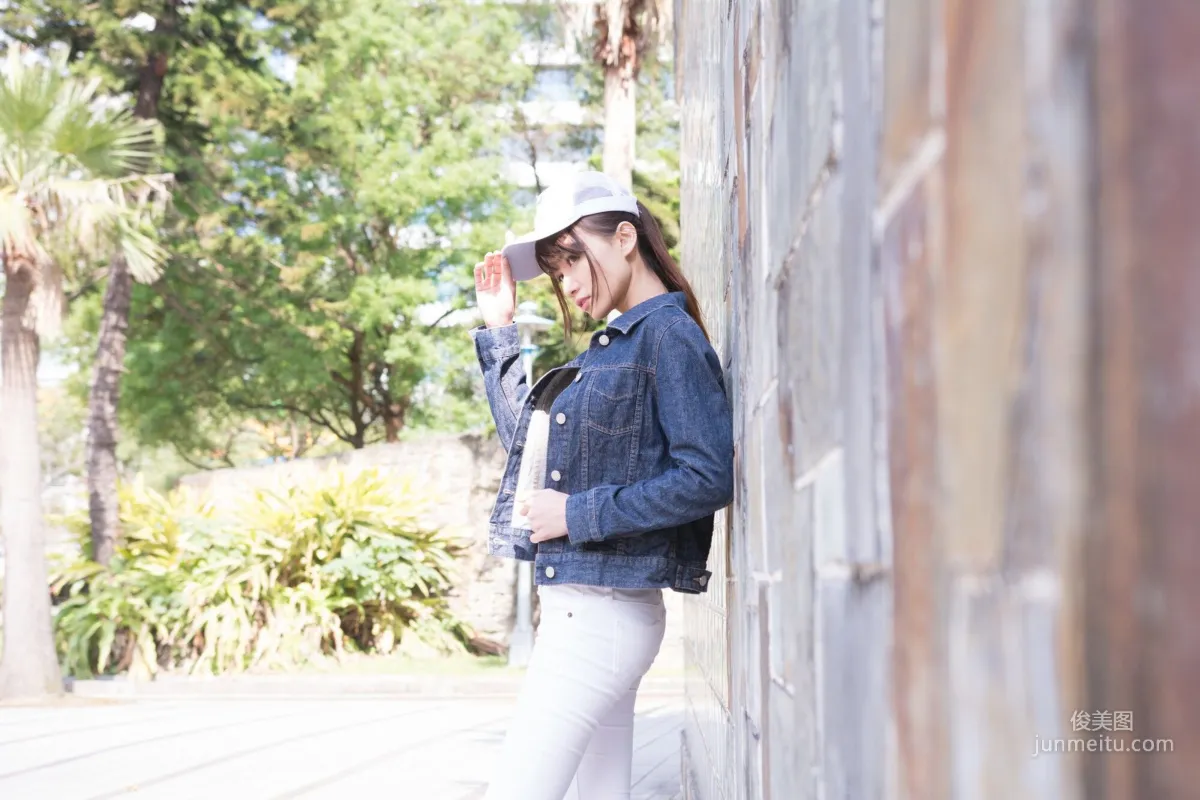 [Taiwan Beauties] Cai Yixin, Around Xinyi District, Denim + Tight Pants Photo Set photo 2