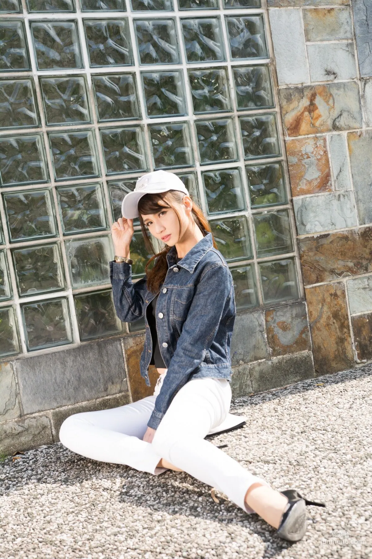 [Taiwan Beauties] Cai Yixin, Around Xinyi District, Denim + Tight Pants Photo Set photo 11