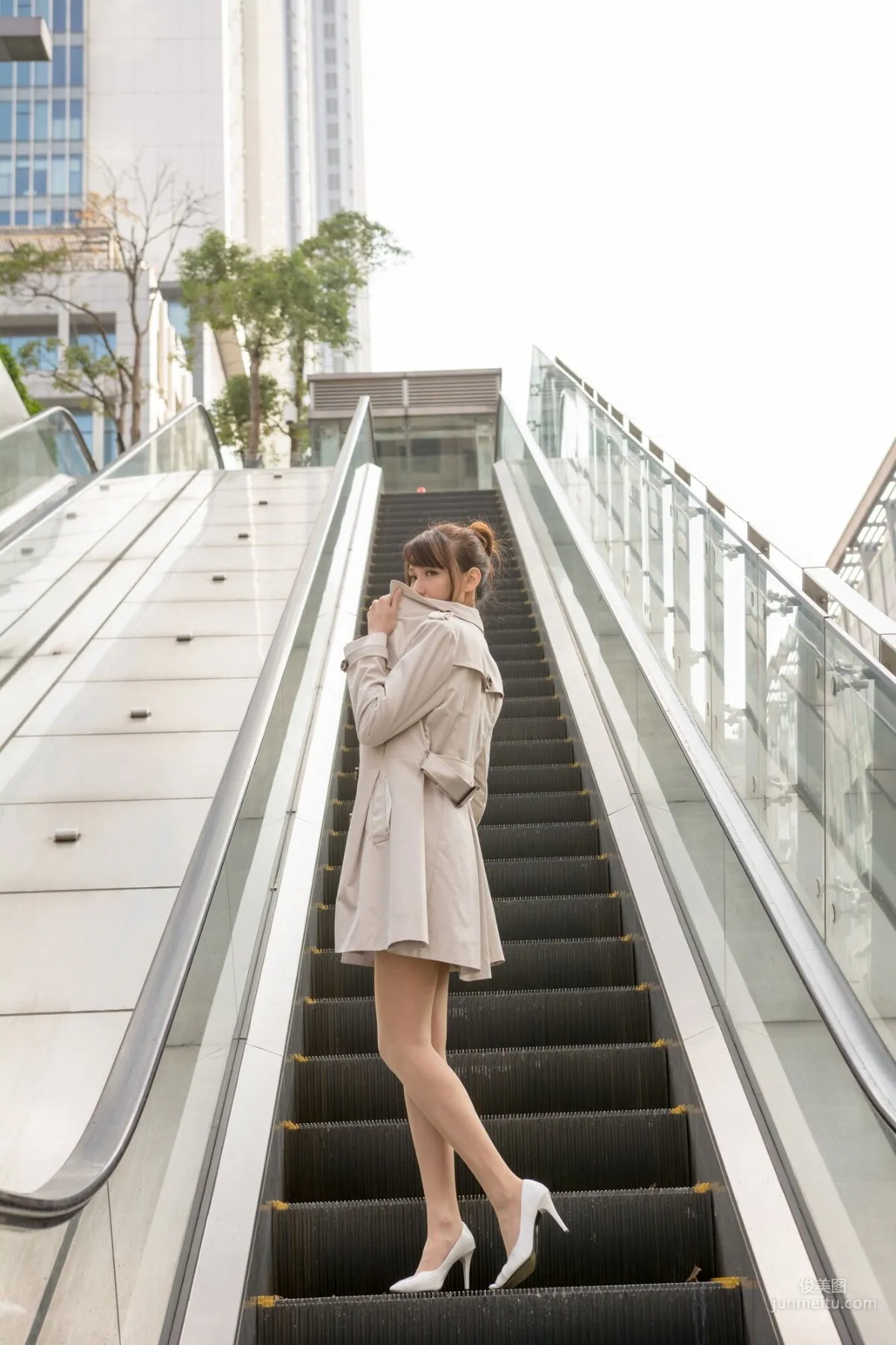 [Taiwan Beauties] Cai Yixin Candice "Around Xinyi District, Fashionable Trench Coat Street Snap" Photo Set photo 25