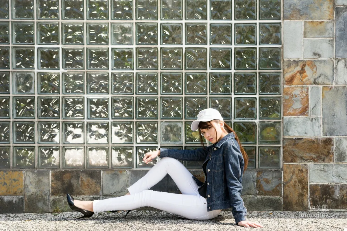 [Taiwan Beauties] Cai Yixin, Around Xinyi District, Denim + Tight Pants Photo Set photo 3