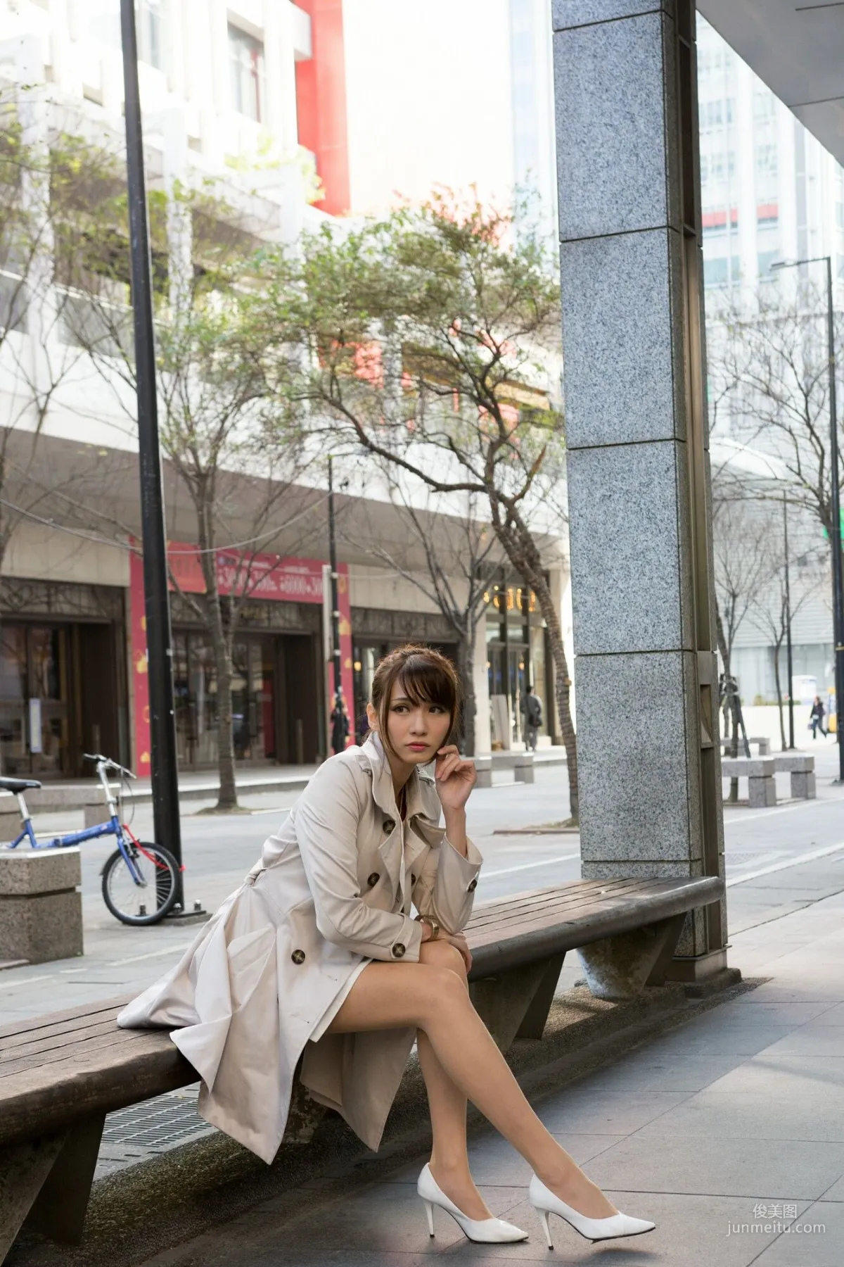 [Taiwan Beauties] Cai Yixin Candice "Around Xinyi District, Fashionable Trench Coat Street Snap" Photo Set photo 3