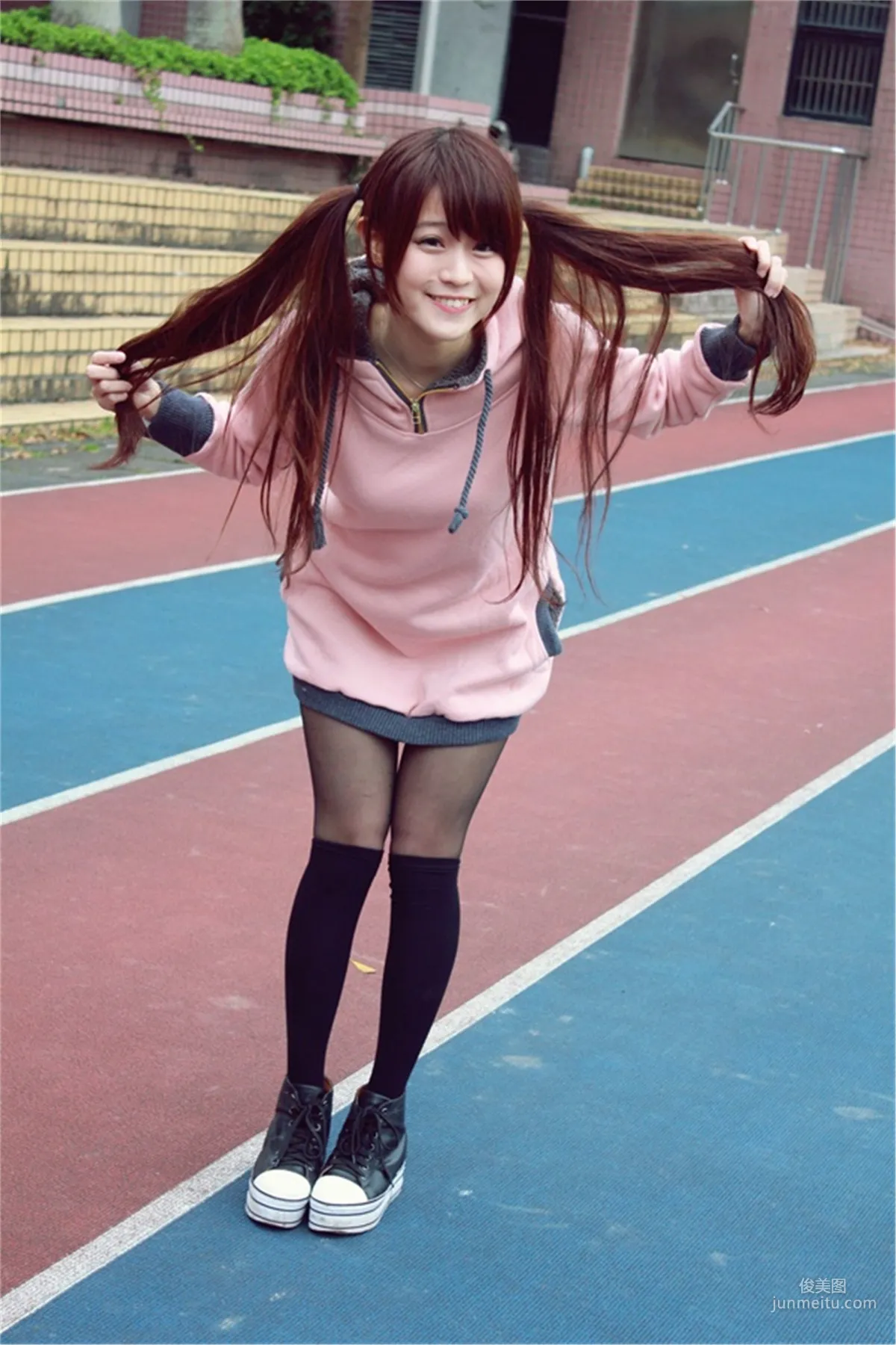 [Taiwan Beauties] Qiu Yuxuan (Yu Xuan) + Bai Bai, Campus Cute Outdoor Shoot Photo Set photo 11