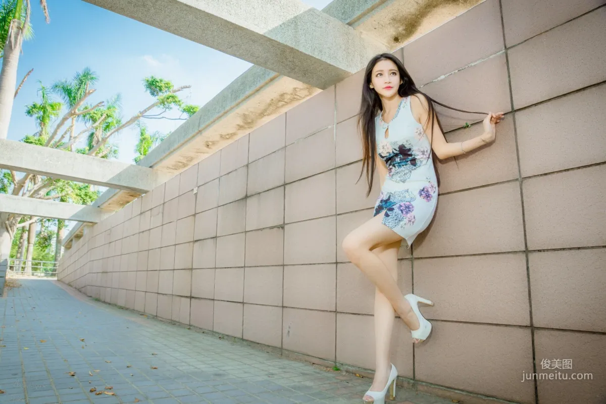 [Taiwan Beauties] Avril Zhan Black and White Dual-Color Goddess Street Snap Photo Set photo 23