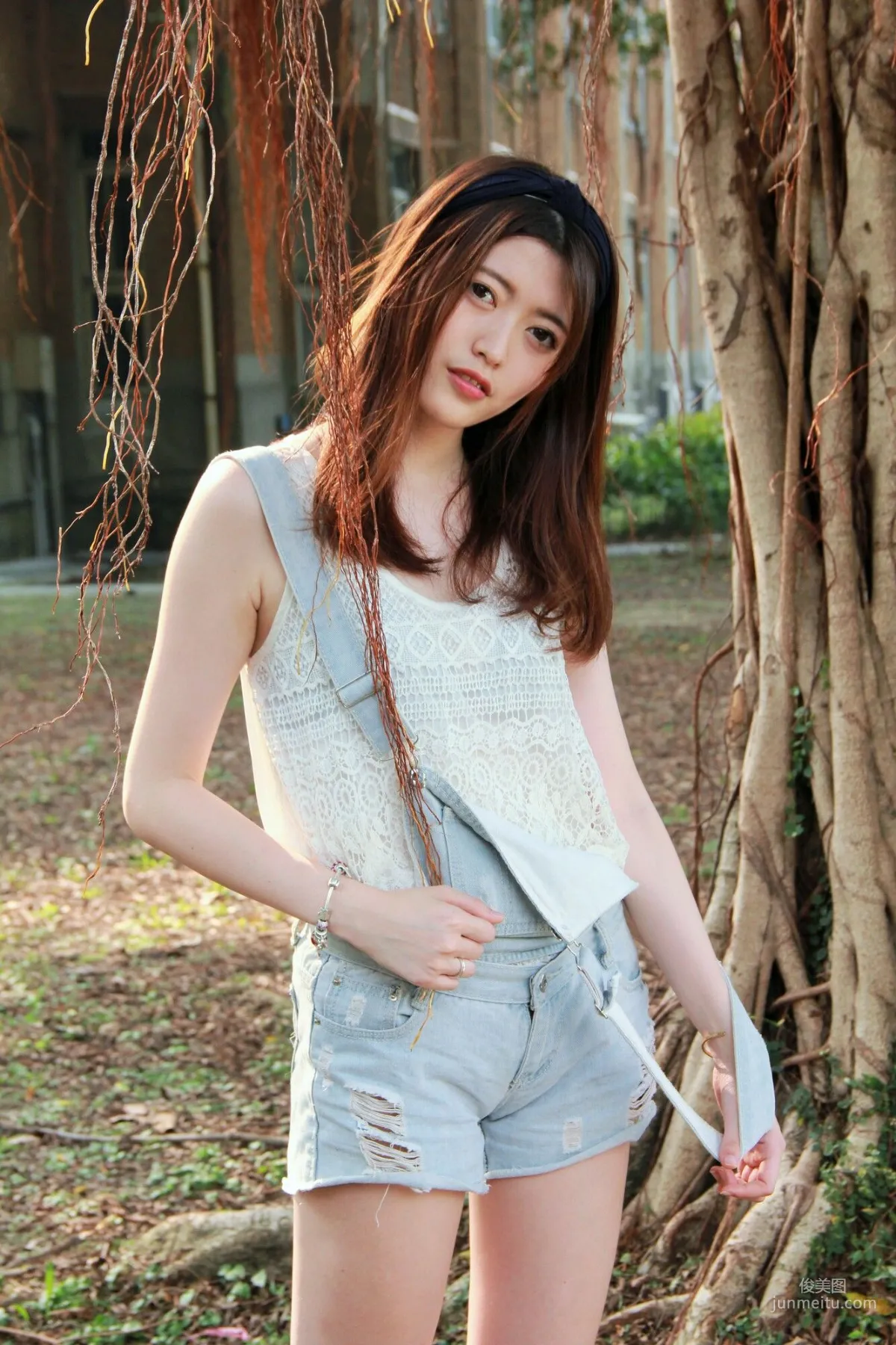 [Taiwan Internet Celebrity Beauty] Brindy Xuexue/Huang Pin Xuan 'Taiwan University Outdoor Shoot' Photo Set photo 7