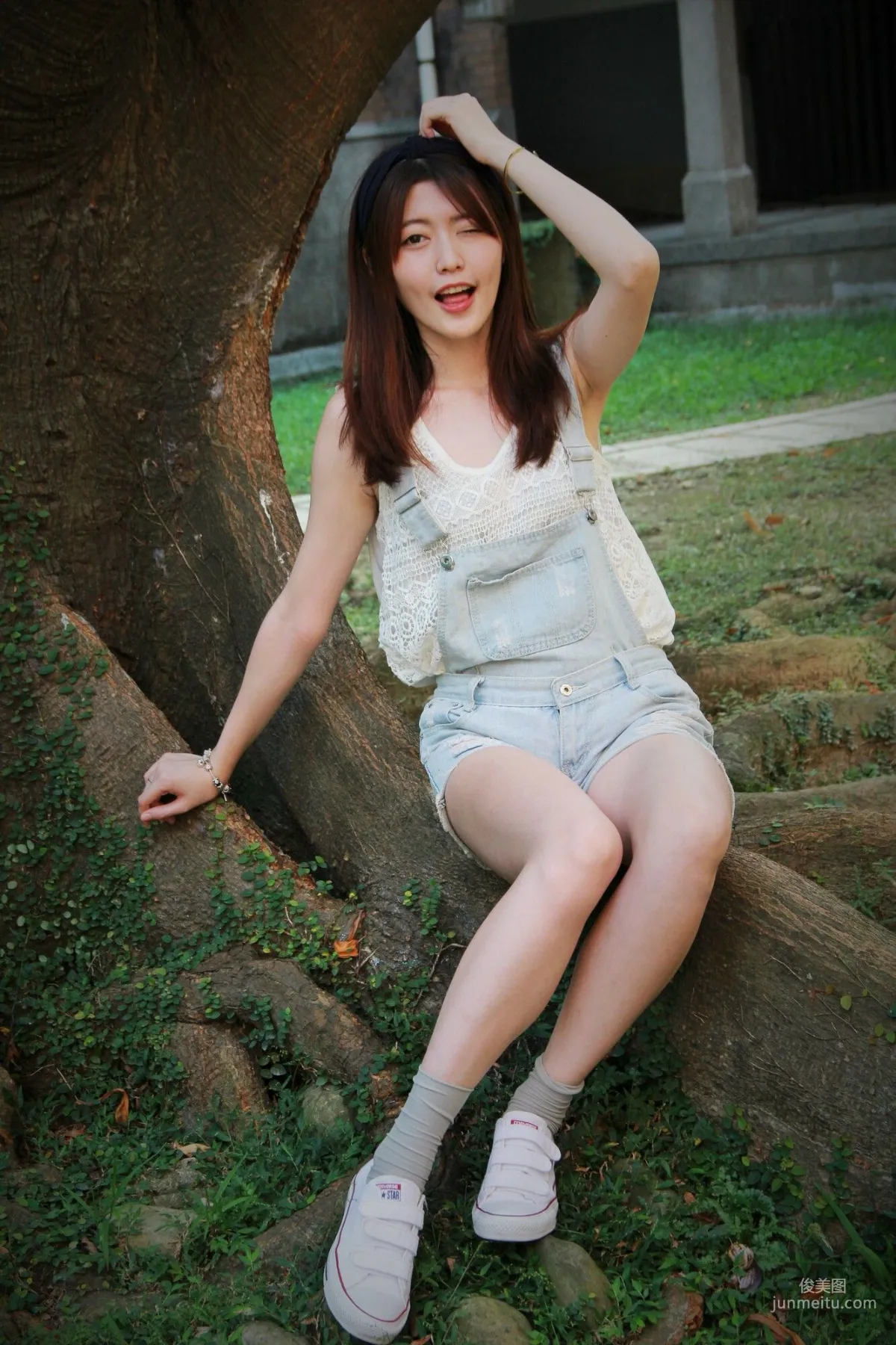 [Taiwan Internet Celebrity Beauty] Brindy Xuexue/Huang Pin Xuan 'Taiwan University Outdoor Shoot' Photo Set photo 13