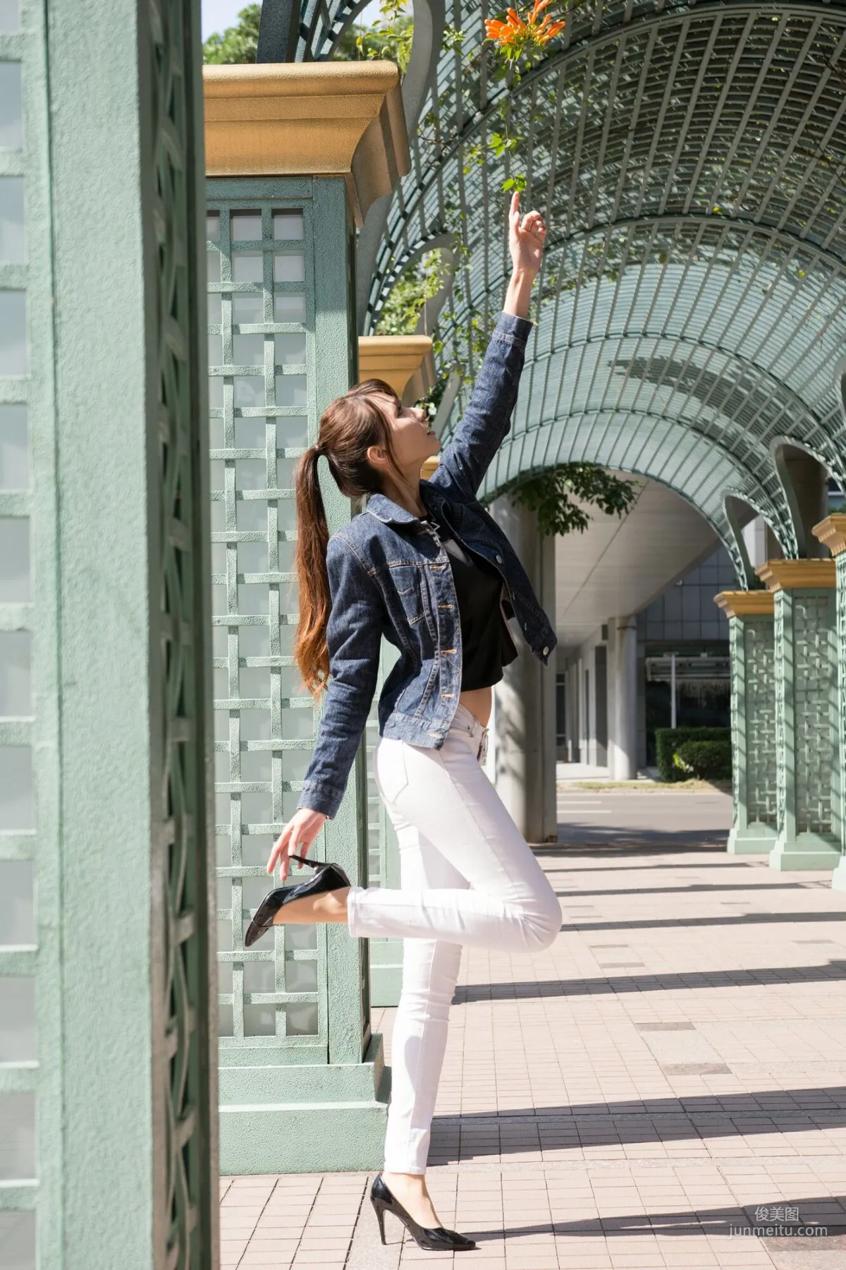 [Taiwan Beauties] Cai Yixin, Around Xinyi District, Denim + Tight Pants Photo Set photo 47