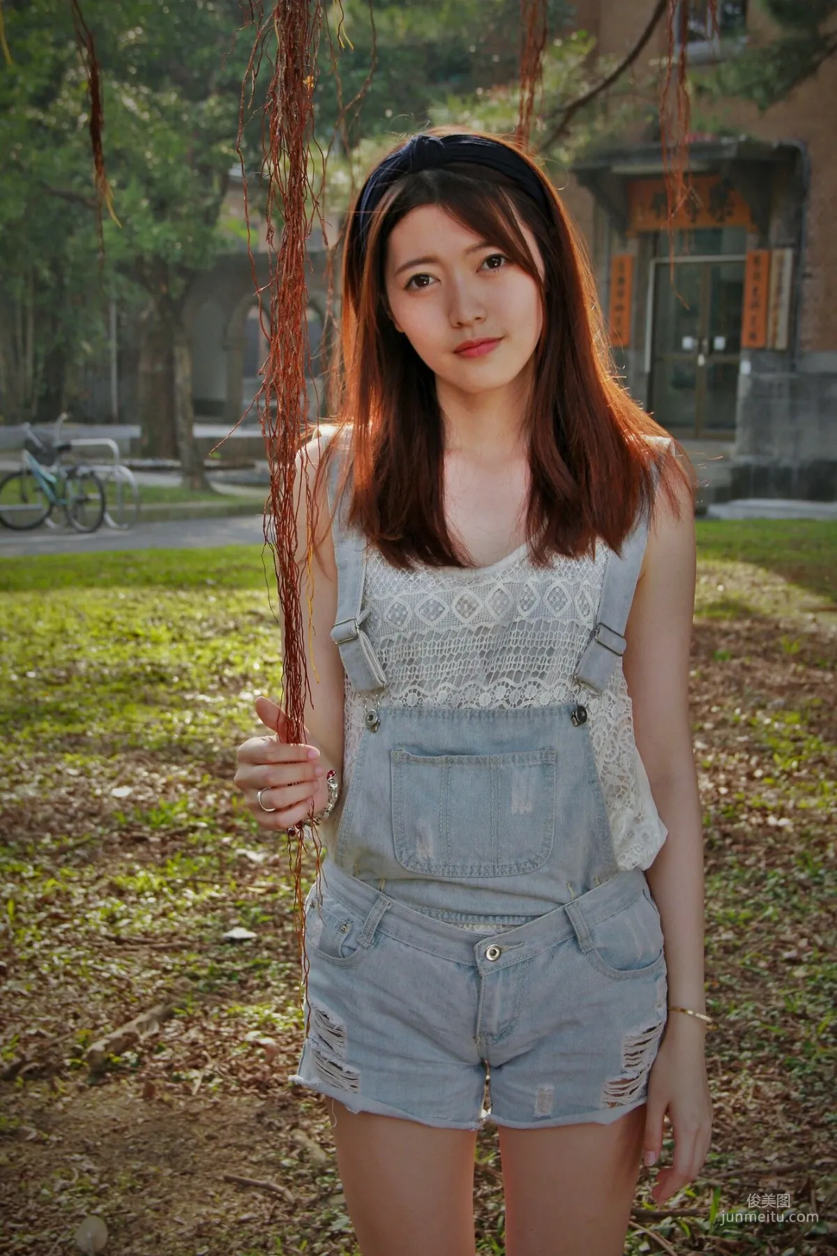 [Taiwan Internet Celebrity Beauty] Brindy Xuexue/Huang Pin Xuan 'Taiwan University Outdoor Shoot' Photo Set photo 6