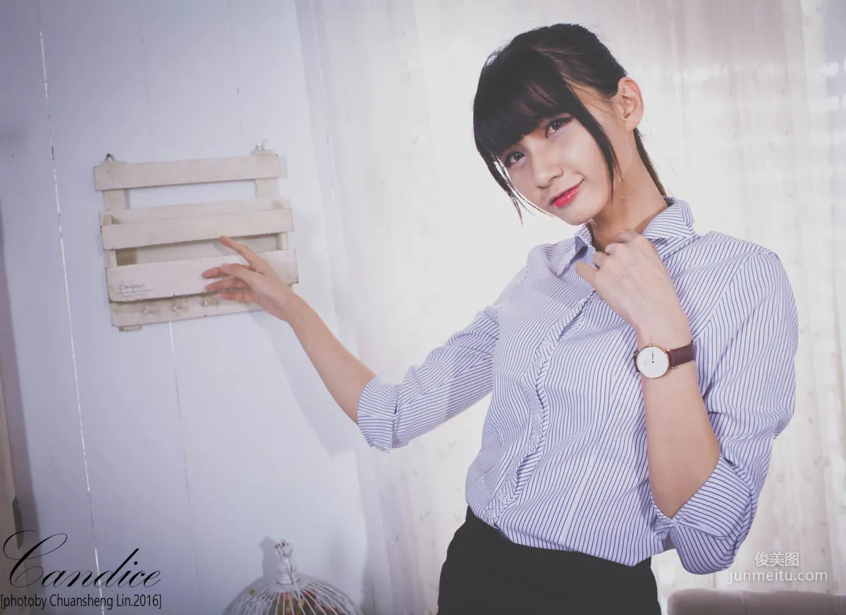 [台灣正妹] 蔡譯心 - 棚拍黑絲制服美腿 寫真集 17