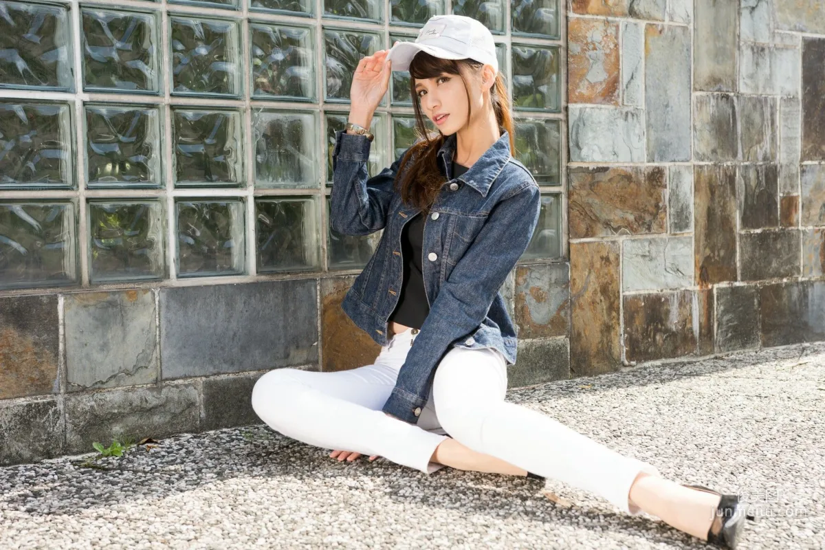 [Taiwan Beauties] Cai Yixin, Around Xinyi District, Denim + Tight Pants Photo Set photo 44