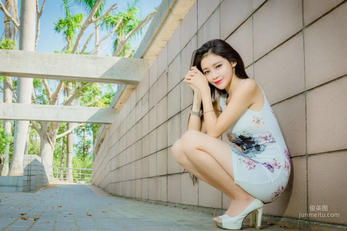 [Taiwan Beauties] Avril Zhan Black and White Dual-Color Goddess Street Snap Photo Set photo 20