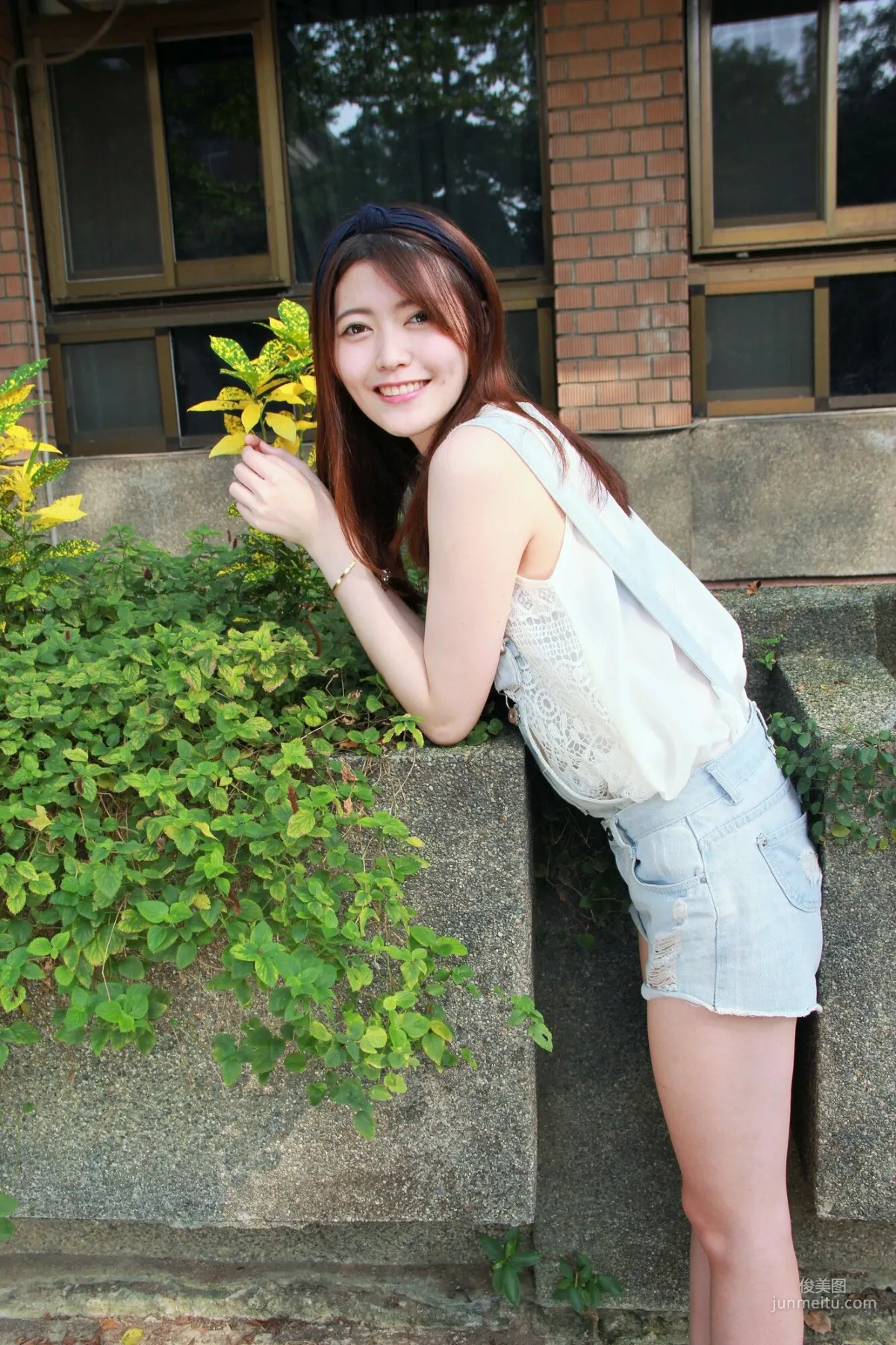 [Taiwan Internet Celebrity Beauty] Brindy Xuexue/Huang Pin Xuan 'Taiwan University Outdoor Shoot' Photo Set photo 21