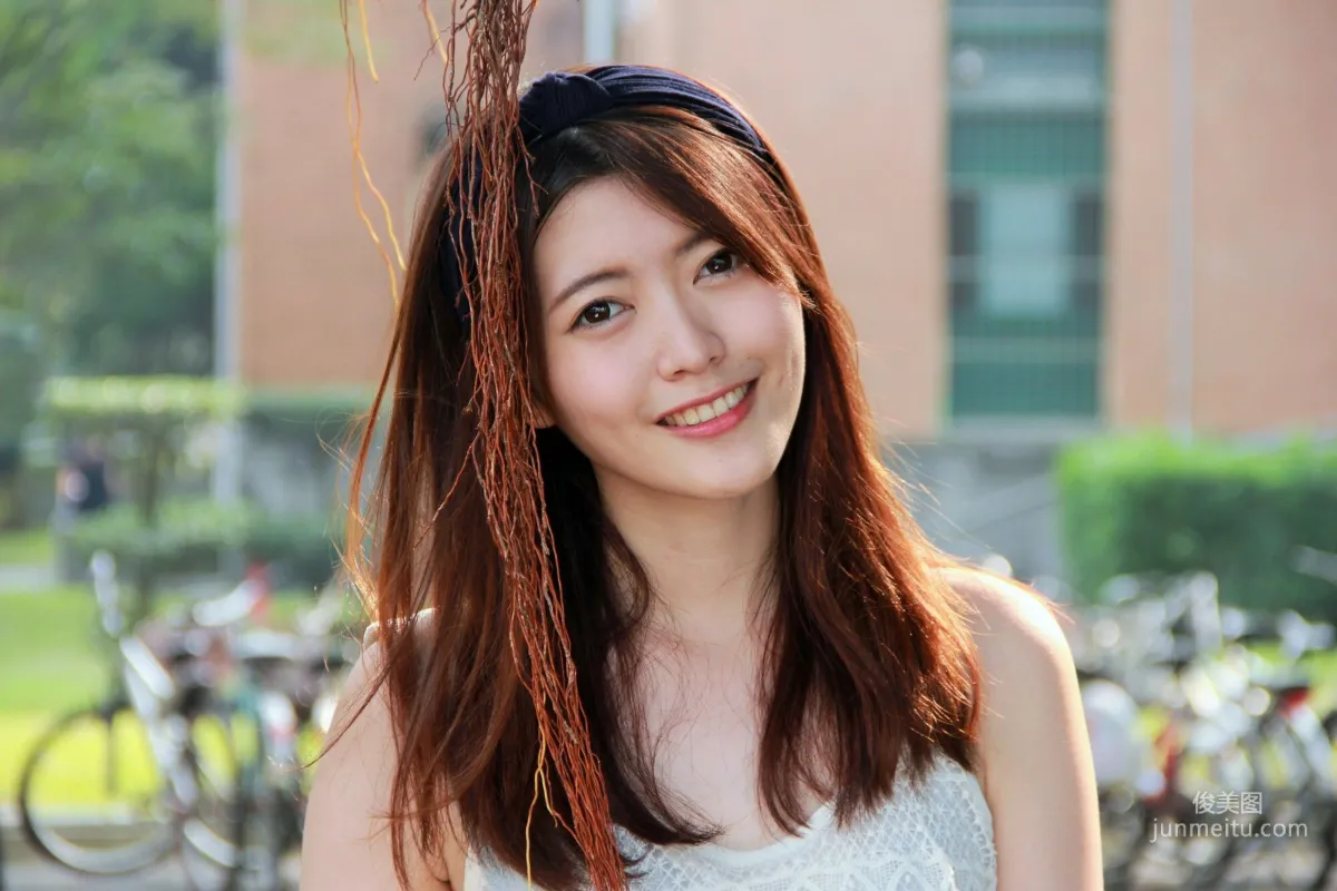 [Taiwan Internet Celebrity Beauty] Brindy Xuexue/Huang Pin Xuan 'Taiwan University Outdoor Shoot' Photo Set photo 8