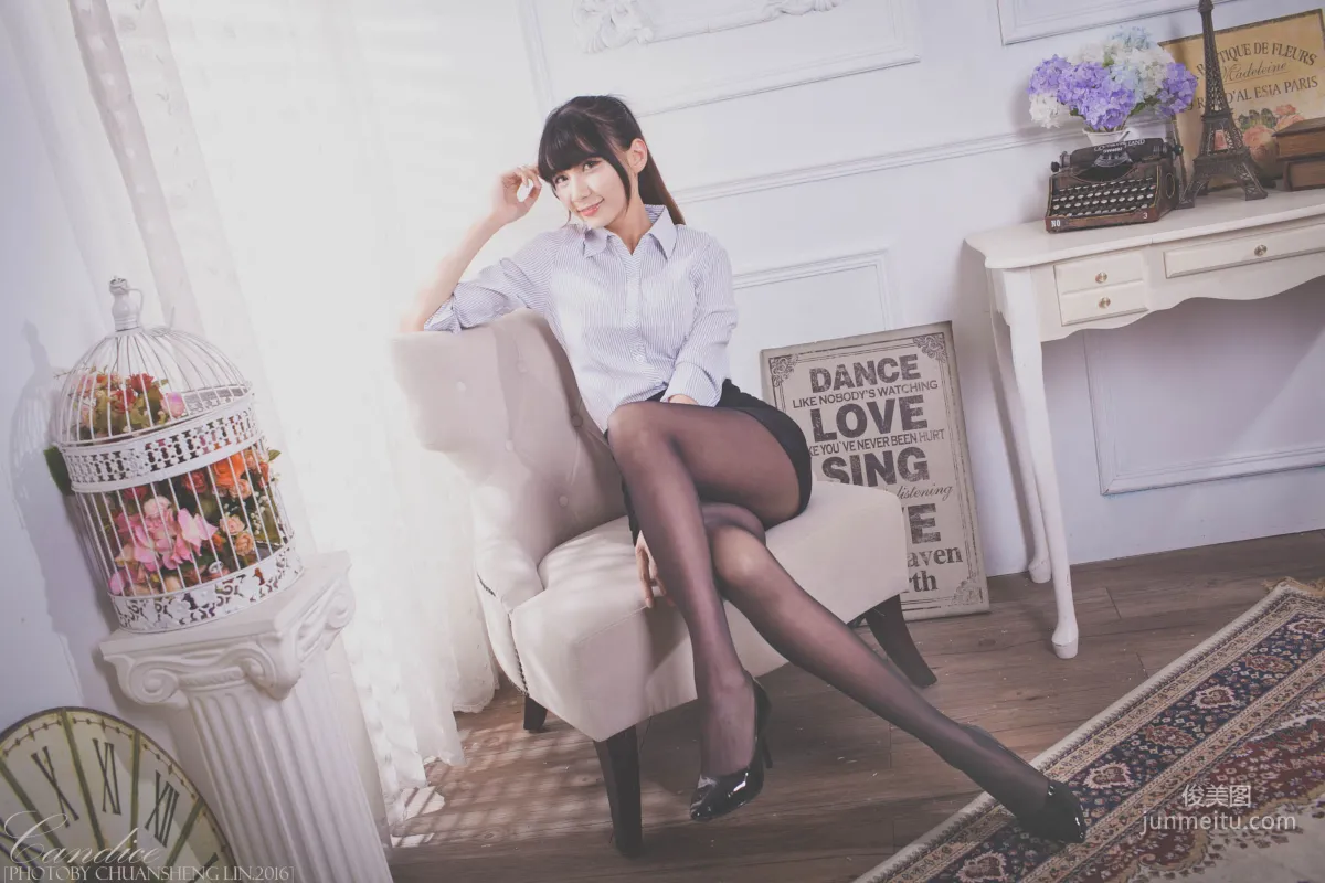 [台灣正妹] 蔡譯心 - 棚拍黑絲制服美腿 寫真集 5