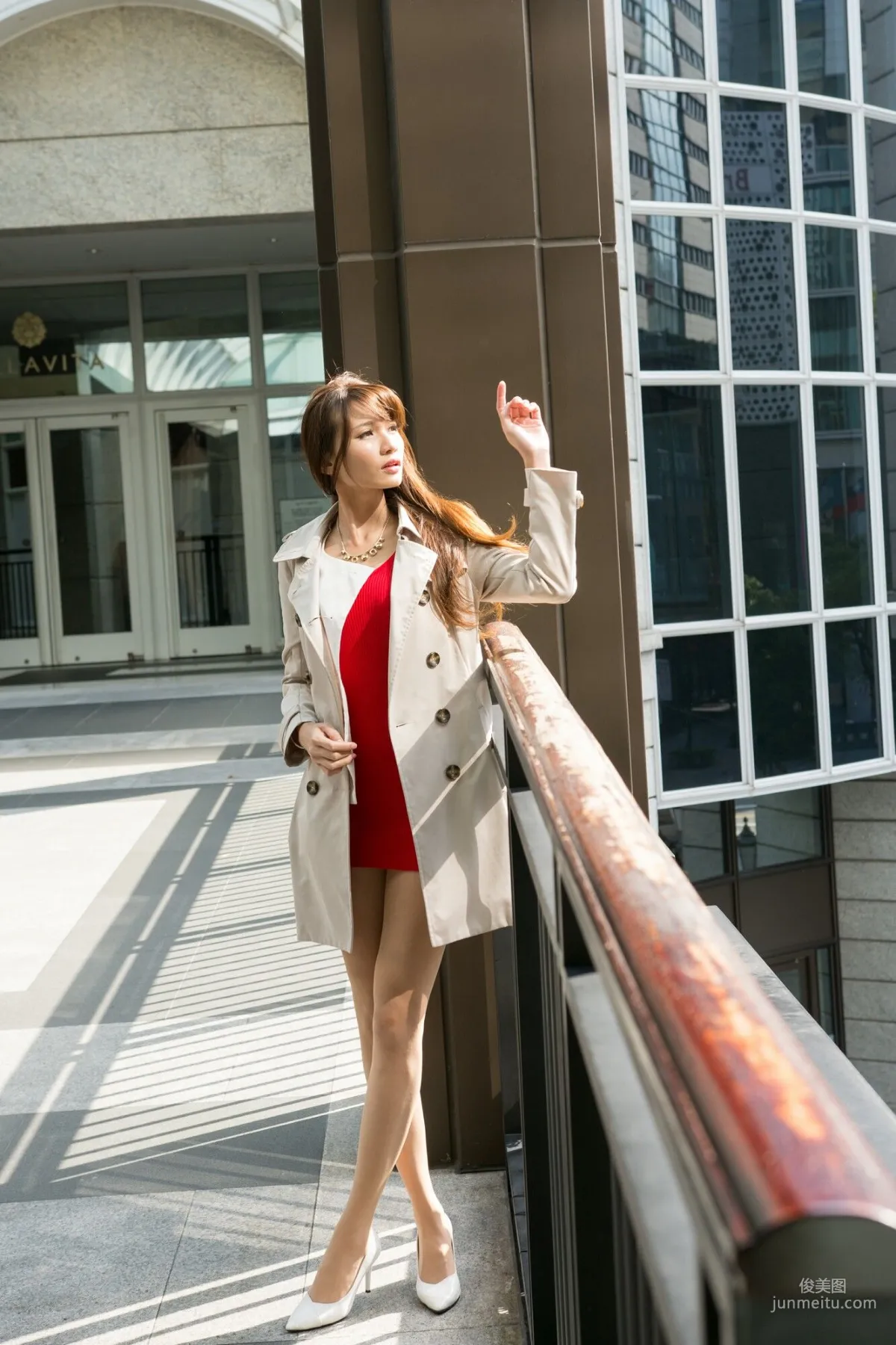 [Taiwan Beauties] Cai Yixin Candice "Around Xinyi District, Fashionable Trench Coat Street Snap" Photo Set photo 29