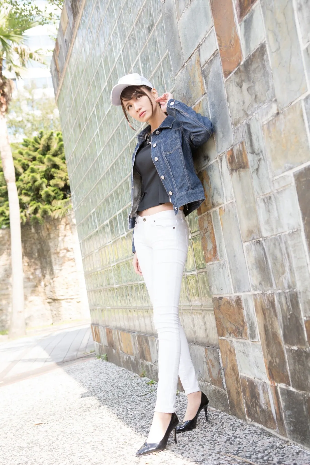 [Taiwan Beauties] Cai Yixin, Around Xinyi District, Denim + Tight Pants Photo Set photo 49