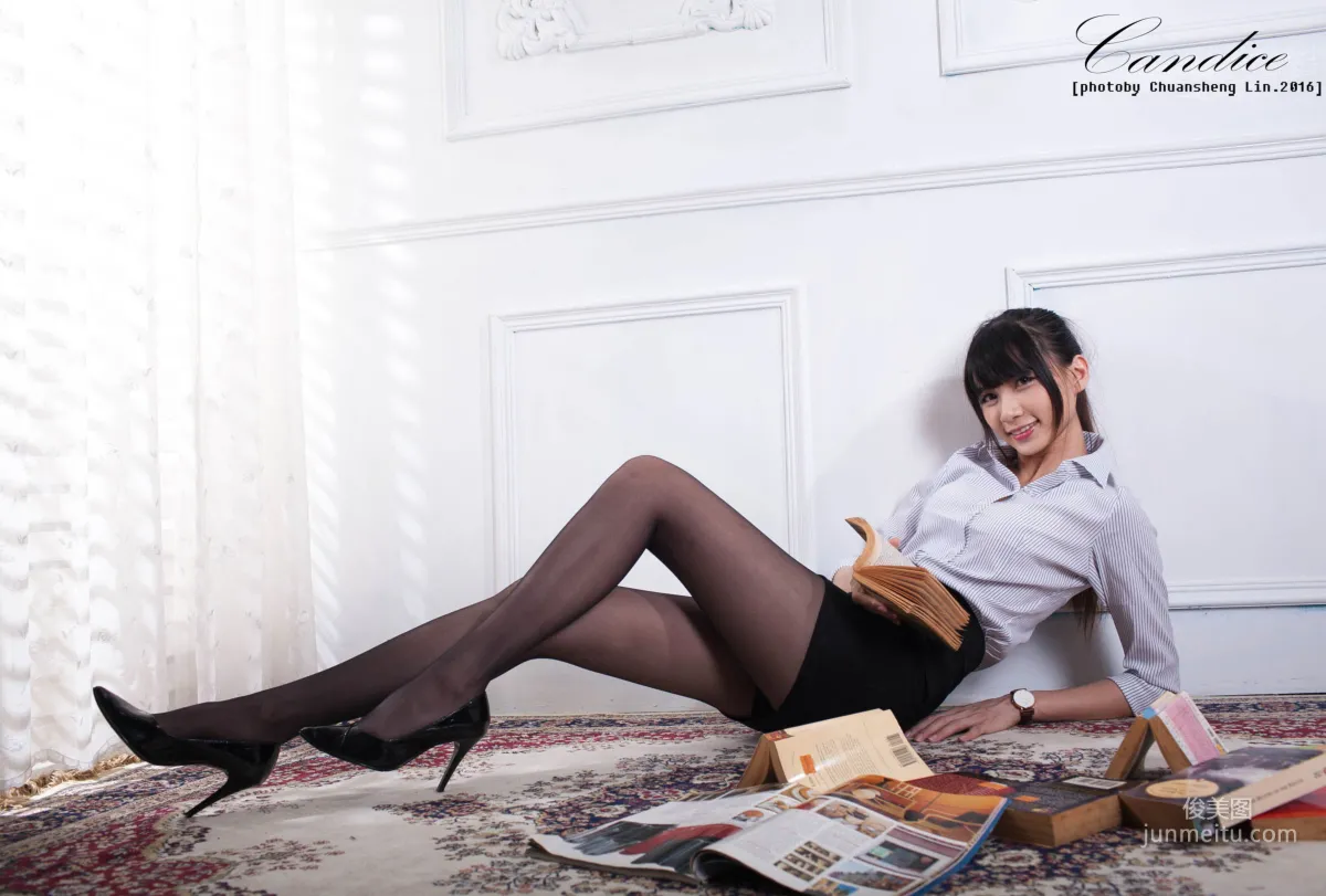 [台灣正妹] 蔡譯心 - 棚拍黑絲制服美腿 寫真集 43