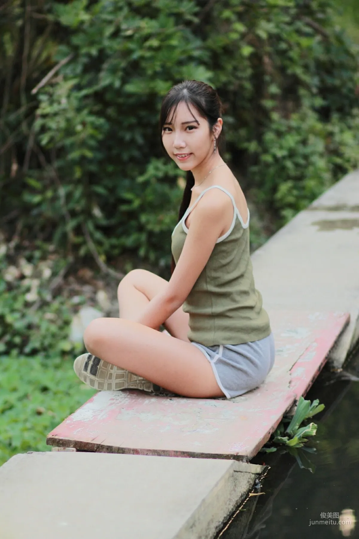 [台灣正妹] 豬比《兒童美術館外拍》 寫真集 34
