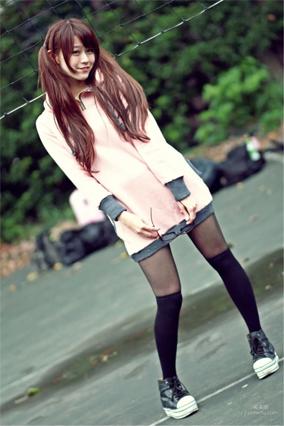 [Taiwan Beauties] Qiu Yuxuan (Yu Xuan) + Bai Bai, Campus Cute Outdoor Shoot Photo Set photo 9