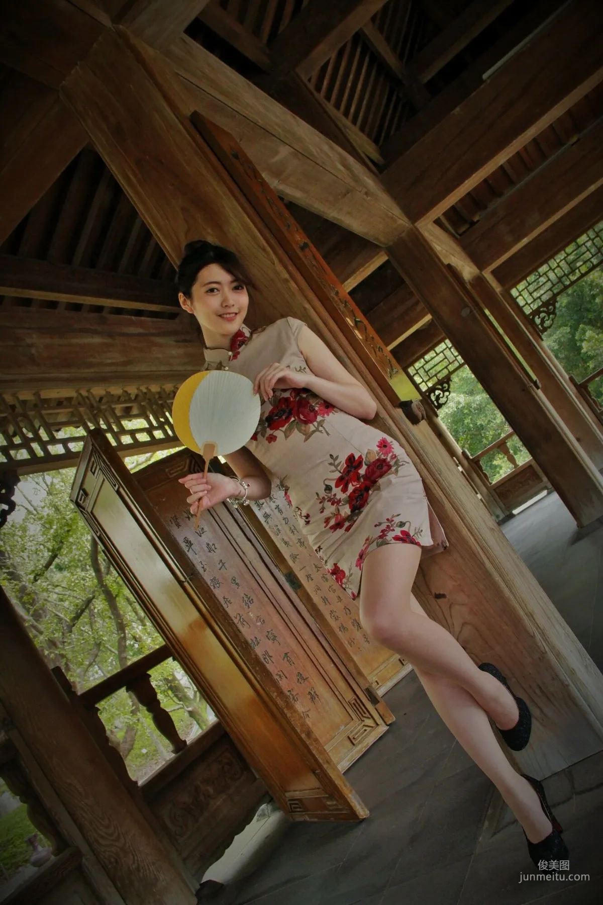[Taiwan Beauties] Huang Pin Xuan / Brindy Xue Xue 'Zhishan Garden Qipao Outdoor Shoot' Photo Set photo 12