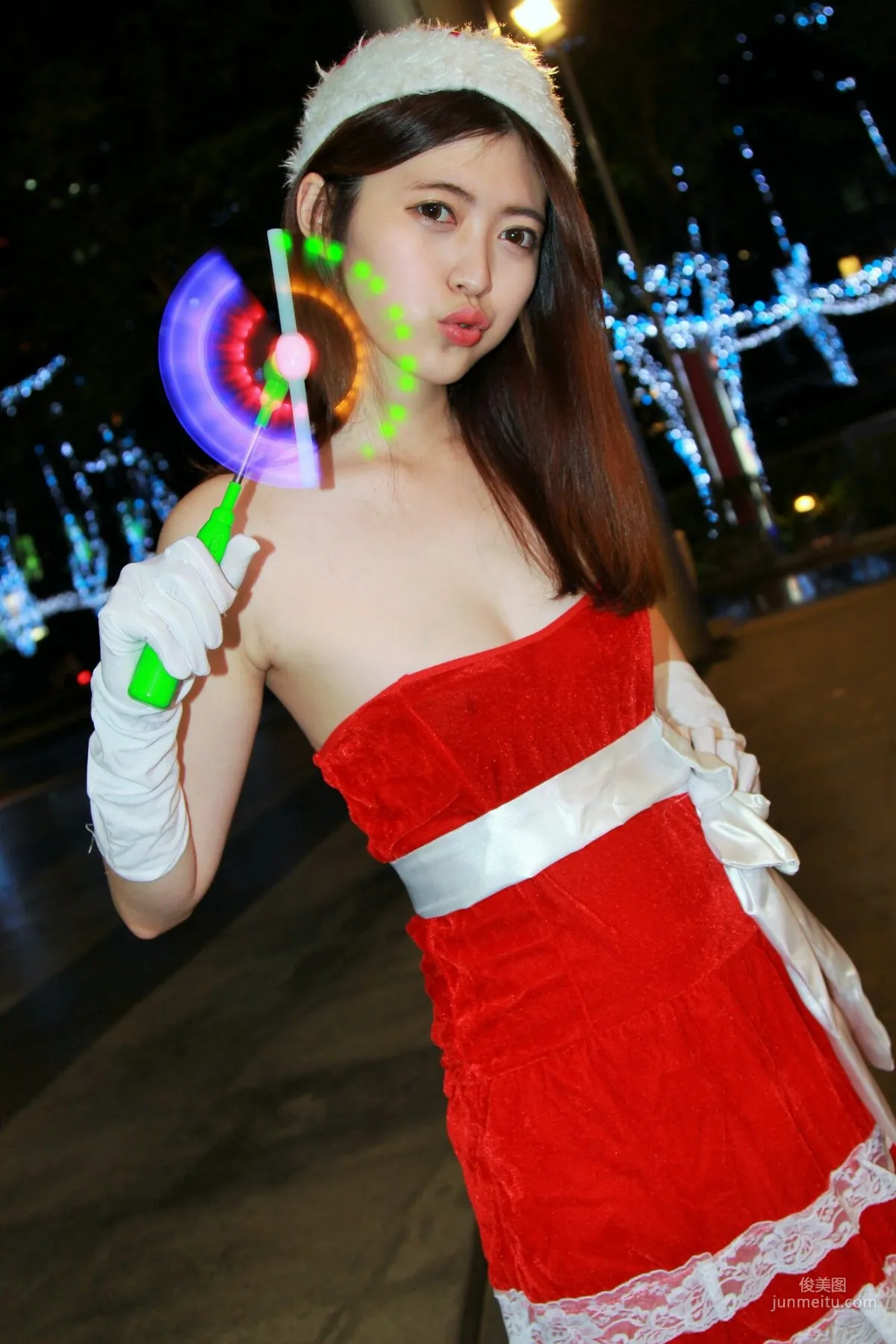[Taiwan Beauties] Huang Pin Xuan, Banqiao Christmas City Night Shoot Photo Set photo 32