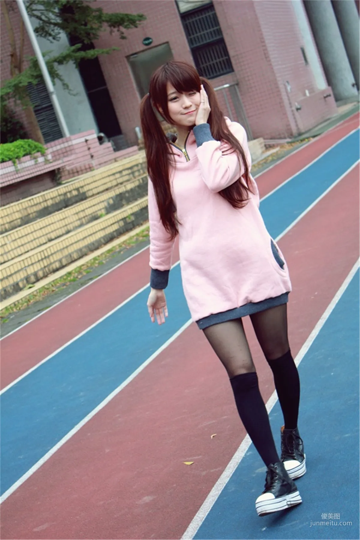 [Taiwan Beauties] Qiu Yuxuan (Yu Xuan) + Bai Bai, Campus Cute Outdoor Shoot Photo Set photo 10