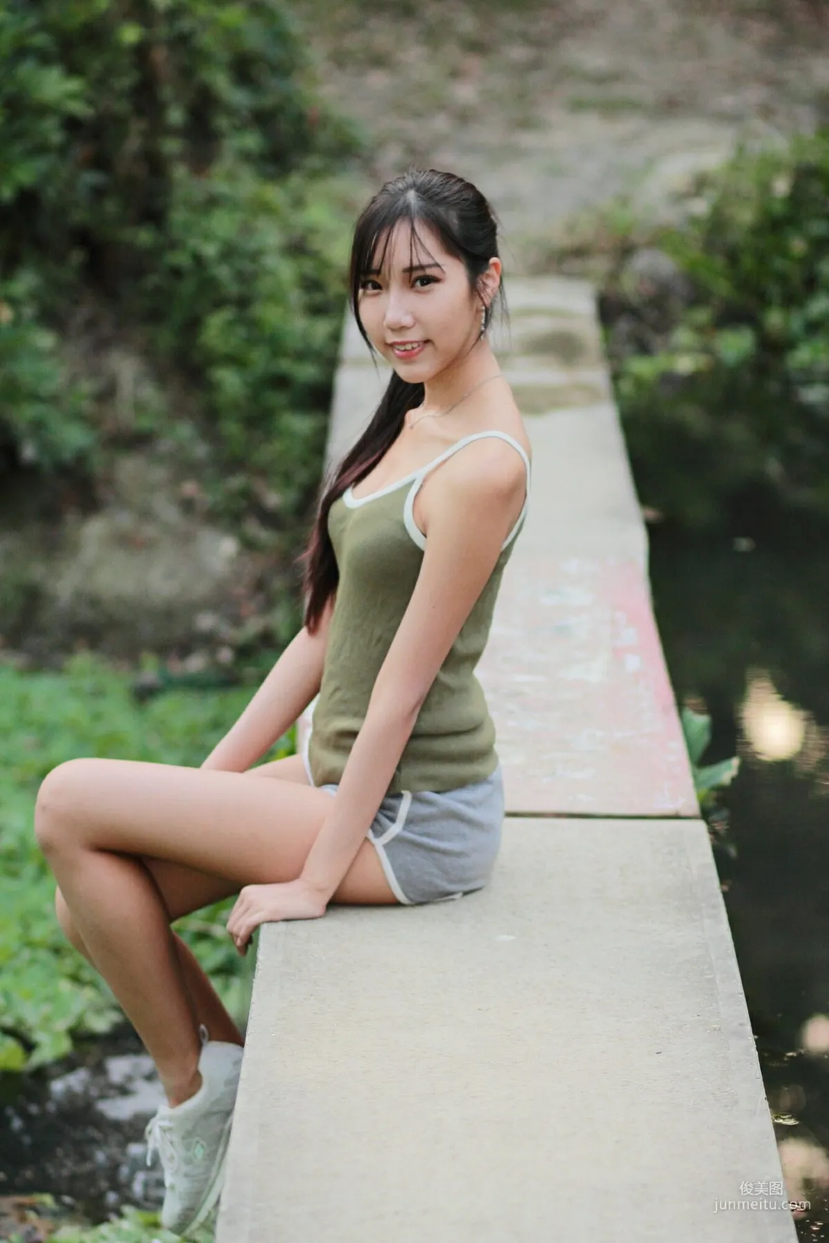[台灣正妹] 豬比《兒童美術館外拍》 寫真集 35