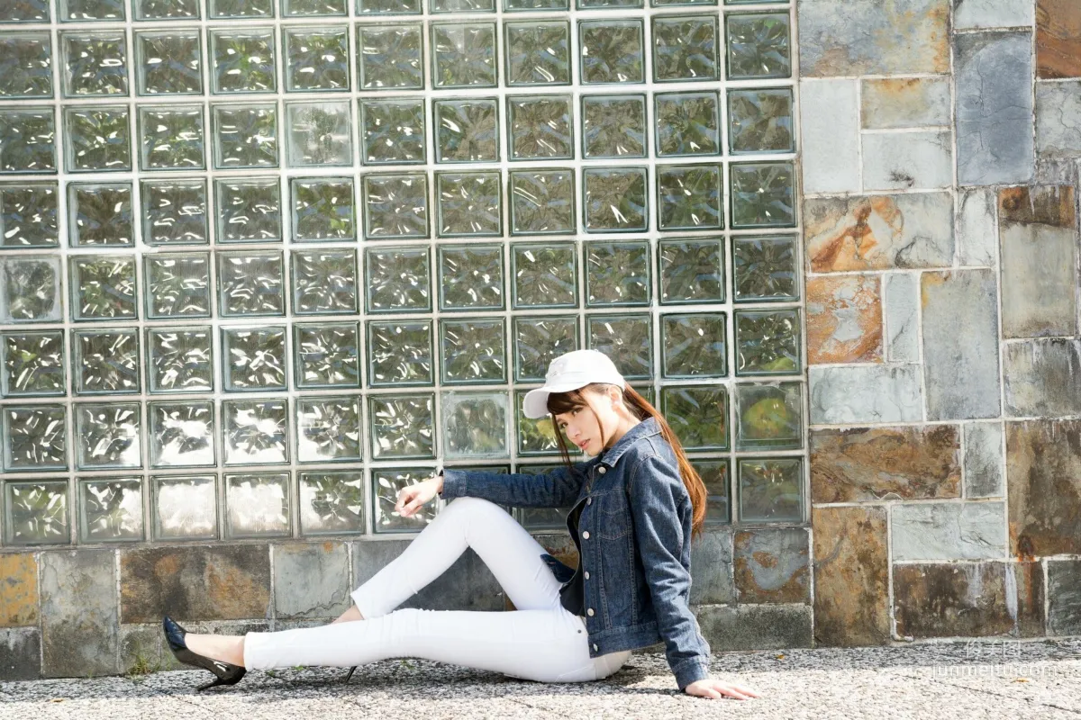 [Taiwan Beauties] Cai Yixin, Around Xinyi District, Denim + Tight Pants Photo Set photo 50