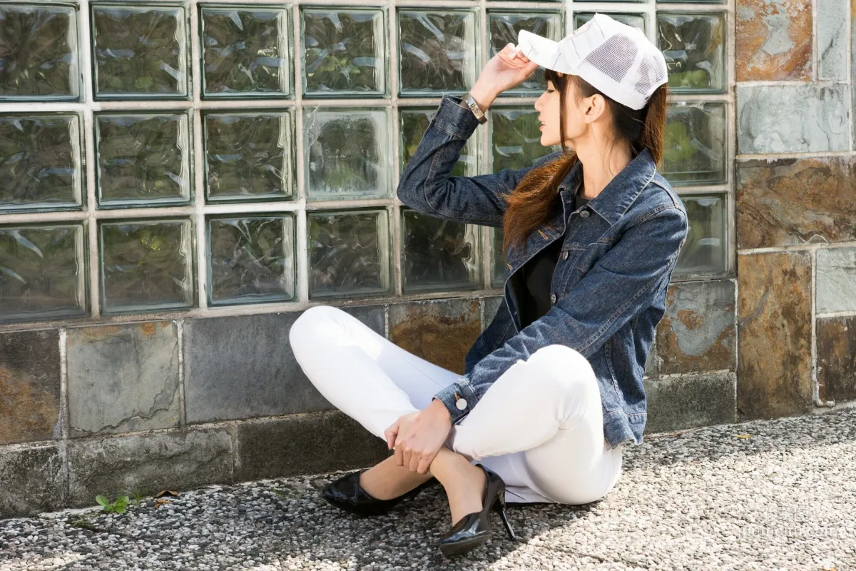 [Taiwan Beauties] Cai Yixin, Around Xinyi District, Denim + Tight Pants Photo Set photo 13