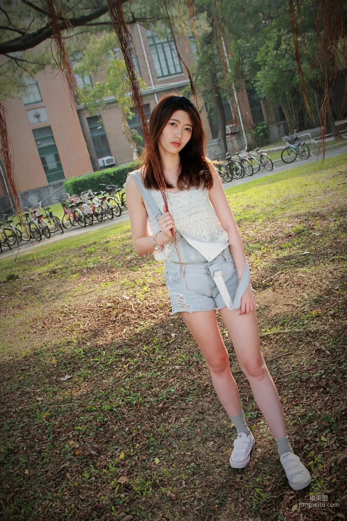 [Taiwan Internet Celebrity Beauty] Brindy Xuexue/Huang Pin Xuan 'Taiwan University Outdoor Shoot' Photo Set photo 51