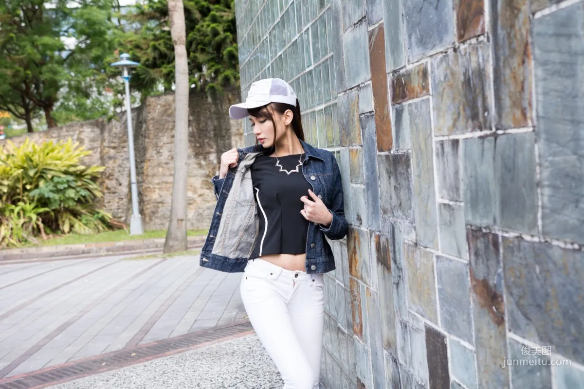[Taiwan Beauties] Cai Yixin, Around Xinyi District, Denim + Tight Pants Photo Set photo 22