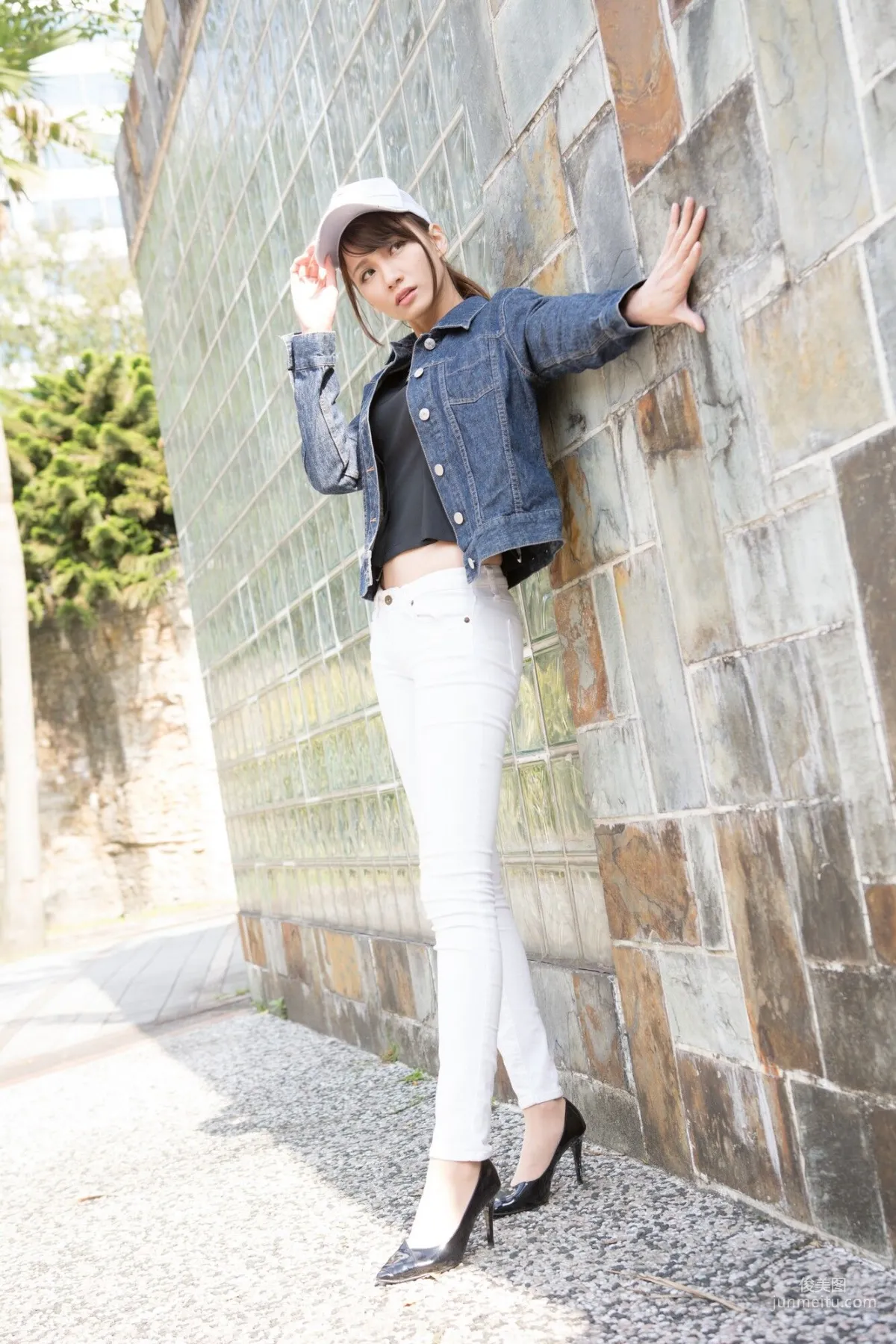 [Taiwan Beauties] Cai Yixin, Around Xinyi District, Denim + Tight Pants Photo Set photo 20