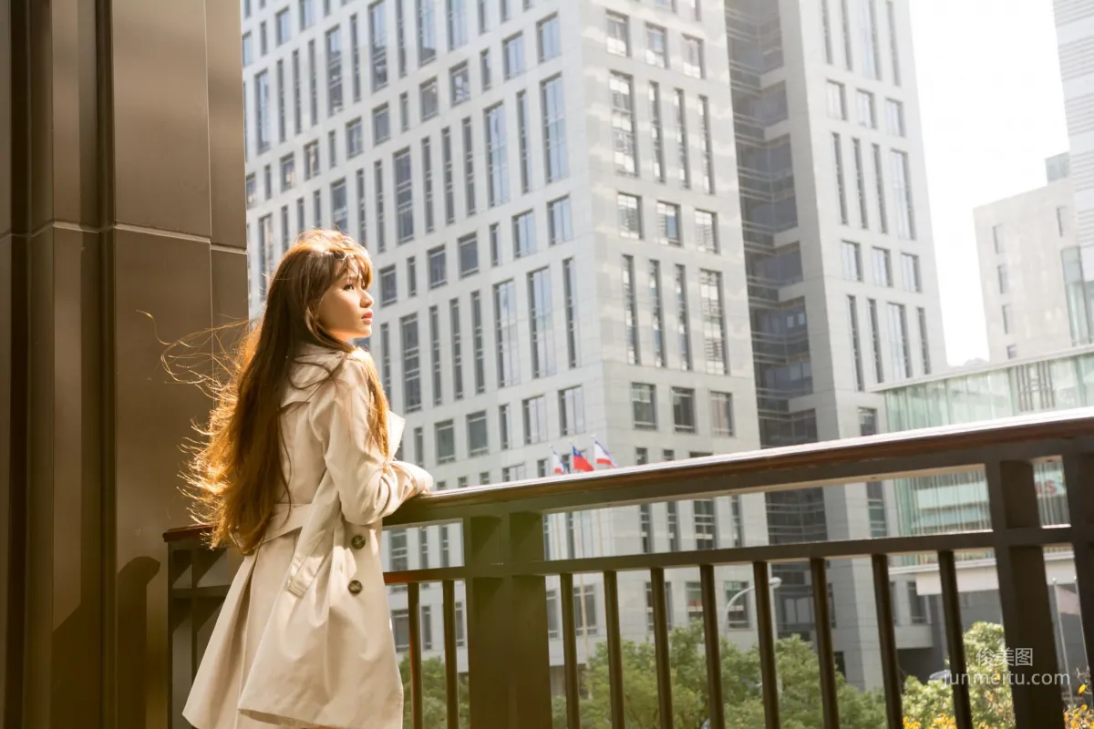 [Taiwan Beauties] Cai Yixin Candice "Around Xinyi District, Fashionable Trench Coat Street Snap" Photo Set photo 37