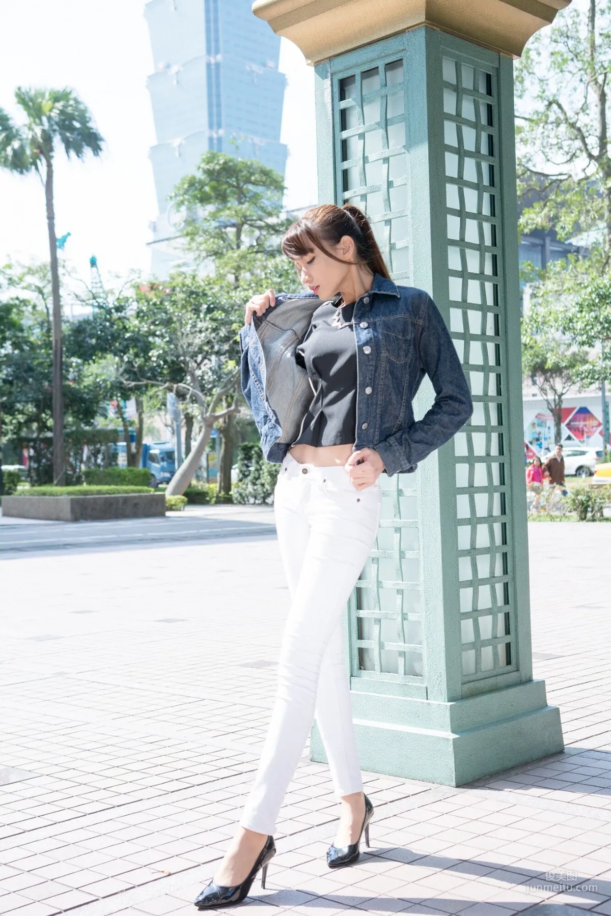 [Taiwan Beauties] Cai Yixin, Around Xinyi District, Denim + Tight Pants Photo Set photo 29