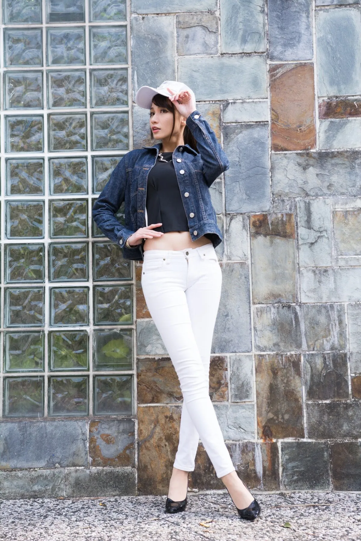 [Taiwan Beauties] Cai Yixin, Around Xinyi District, Denim + Tight Pants Photo Set photo 38