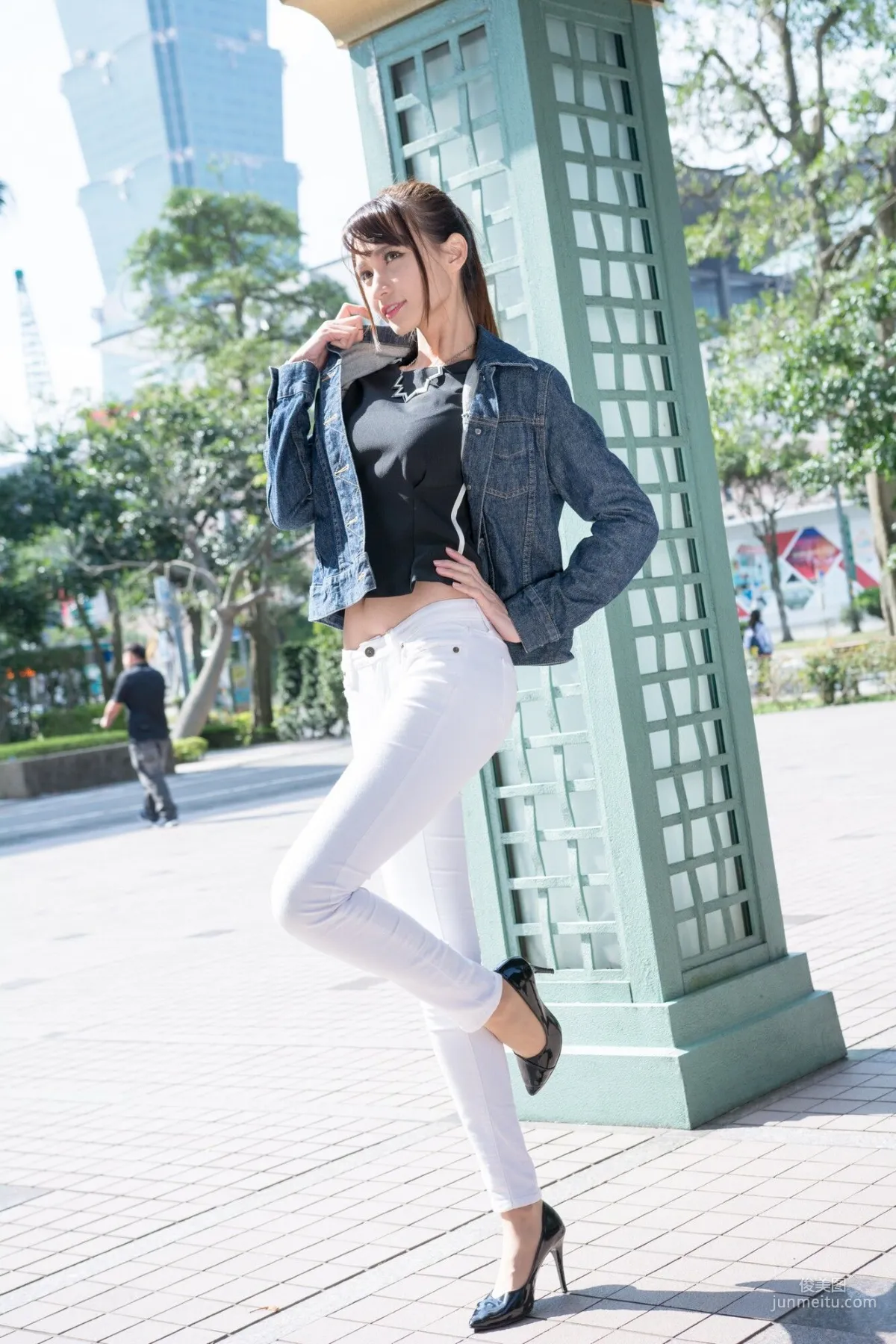 [Taiwan Beauties] Cai Yixin, Around Xinyi District, Denim + Tight Pants Photo Set photo 57