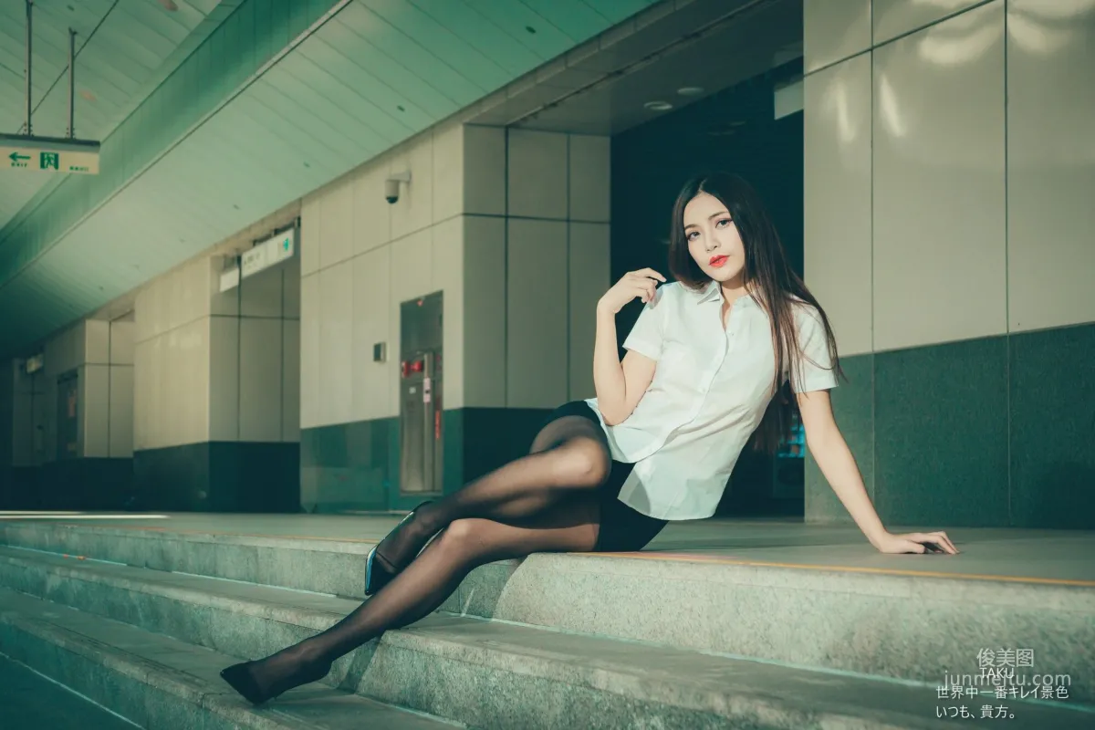 [台灣網紅美女] 黃書庭 OL黑絲外拍 寫真集 6