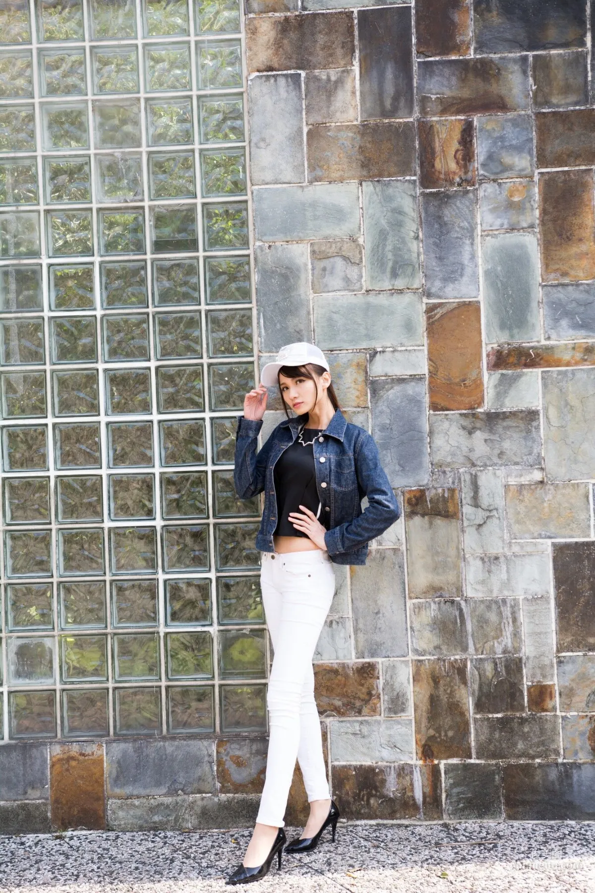 [Taiwan Beauties] Cai Yixin, Around Xinyi District, Denim + Tight Pants Photo Set photo 9