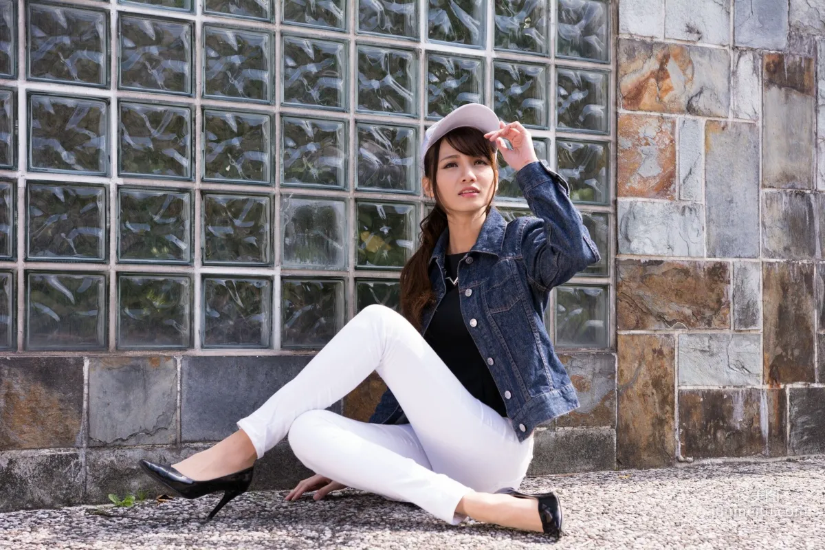 [Taiwan Beauties] Cai Yixin, Around Xinyi District, Denim + Tight Pants Photo Set photo 45