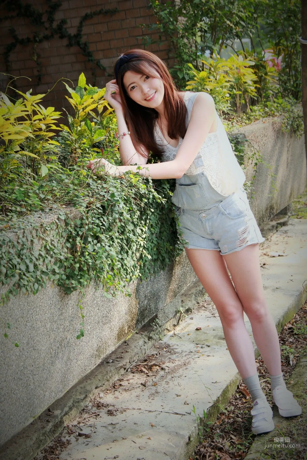 [Taiwan Internet Celebrity Beauty] Brindy Xuexue/Huang Pin Xuan 'Taiwan University Outdoor Shoot' Photo Set photo 2