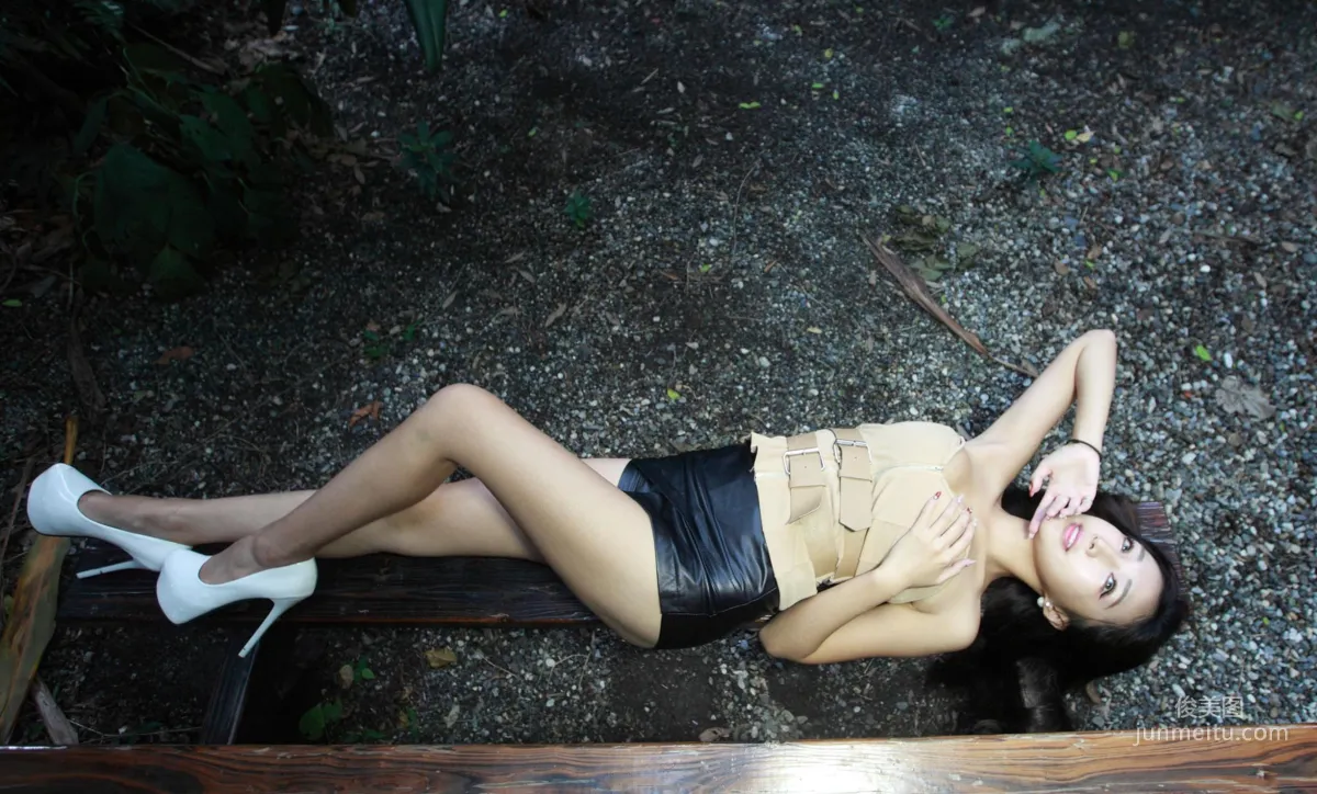 [Taiwan Beauties] Zhao Yun, Ultra Short Leather Skirt Beautiful Legs Photo Collection photo 7