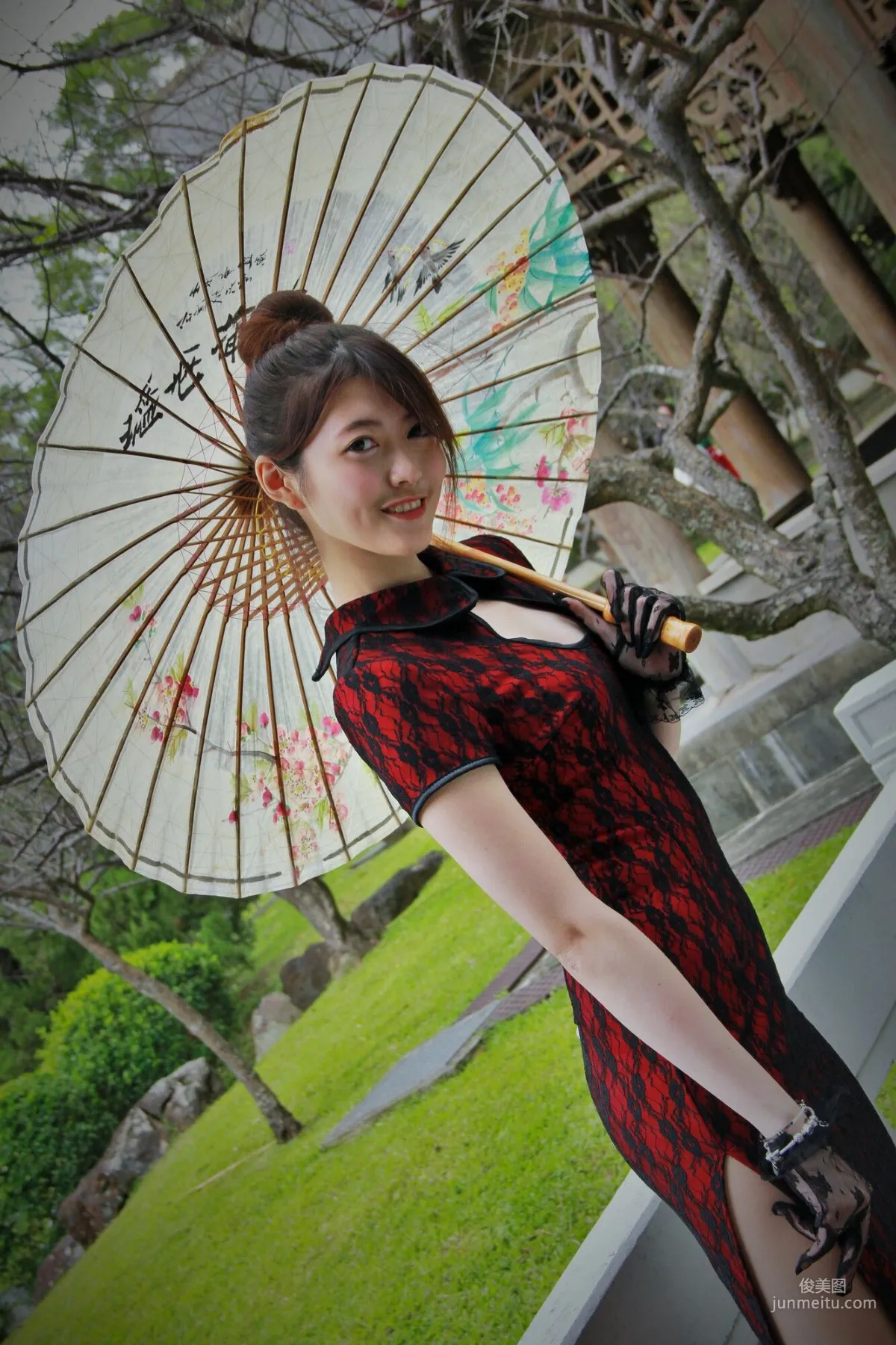 [Taiwan Beauties] Huang Pin Xuan / Brindy Xue Xue 'Zhishan Garden Qipao Outdoor Shoot' Photo Set photo 31