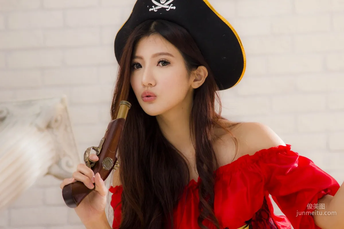 [台灣正妹] 薇安Vivian 琴棚軍警&海盜風棚拍 寫真集 33