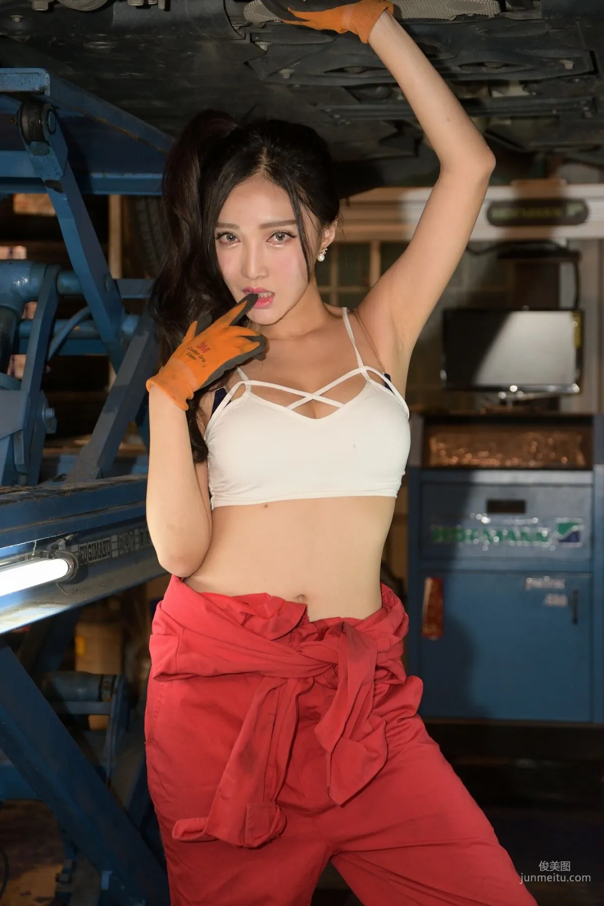 [台灣正妹] 趙芸Syuan《美顔的汽車修理工》 寫真集 45
