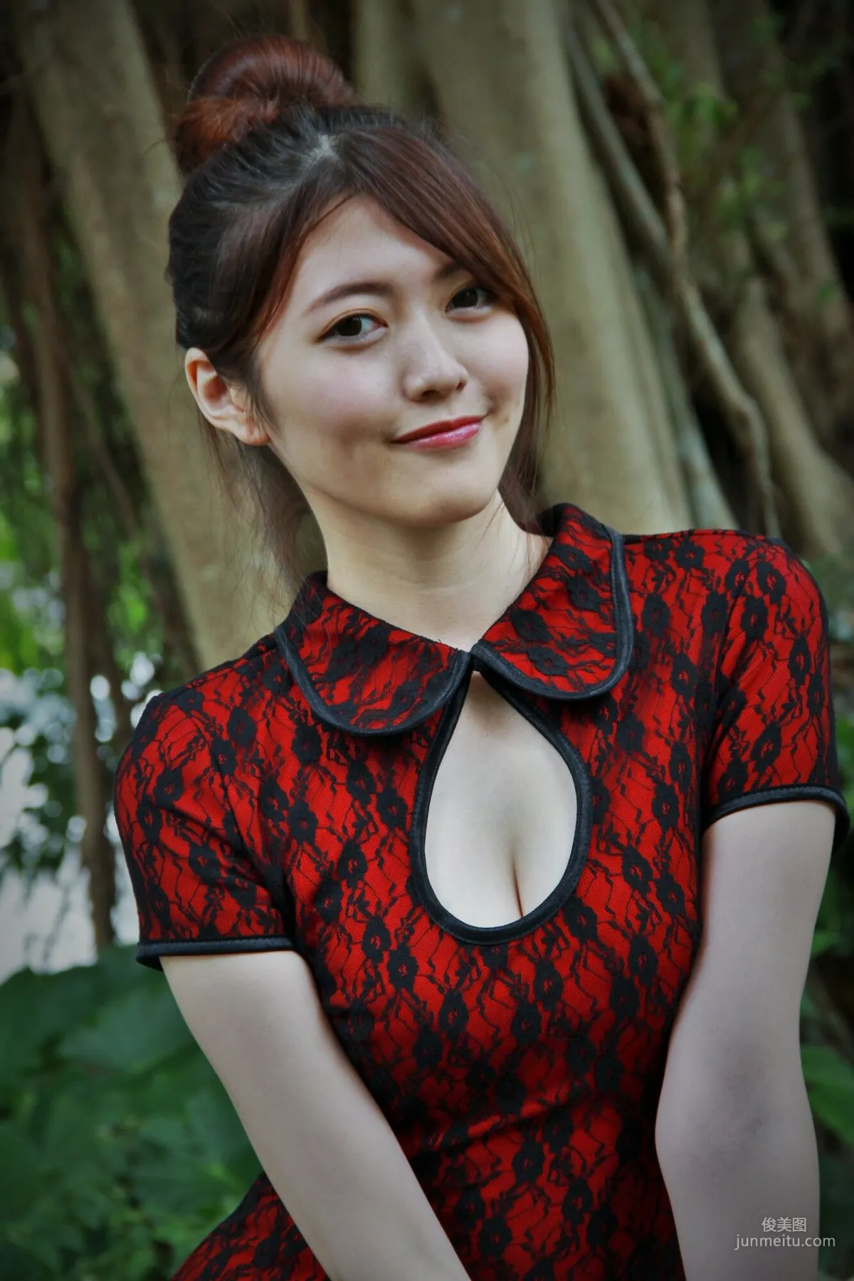 [Taiwan Beauties] Huang Pin Xuan / Brindy Xue Xue 'Zhishan Garden Qipao Outdoor Shoot' Photo Set photo 32
