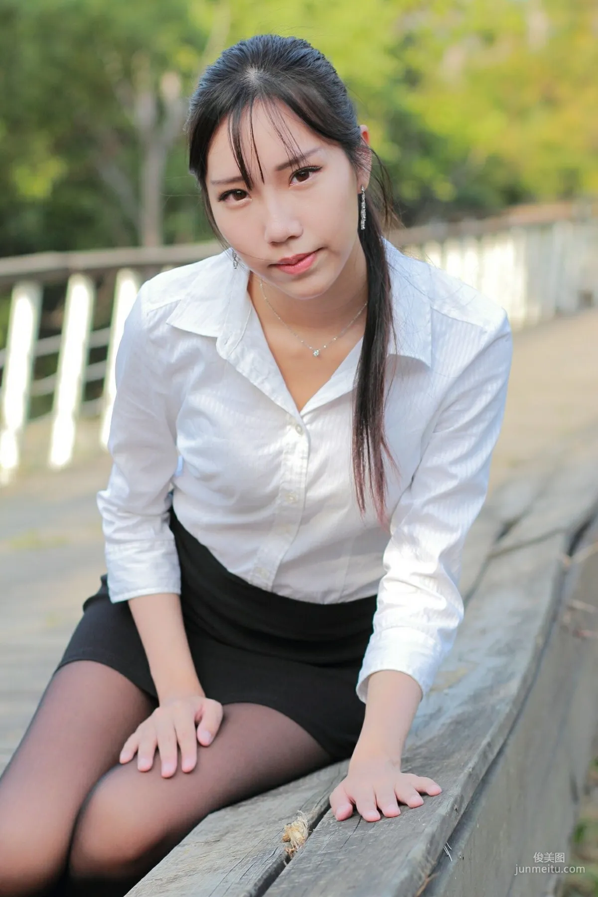 [台灣正妹] 豬比《兒童美術館外拍》 寫真集 25
