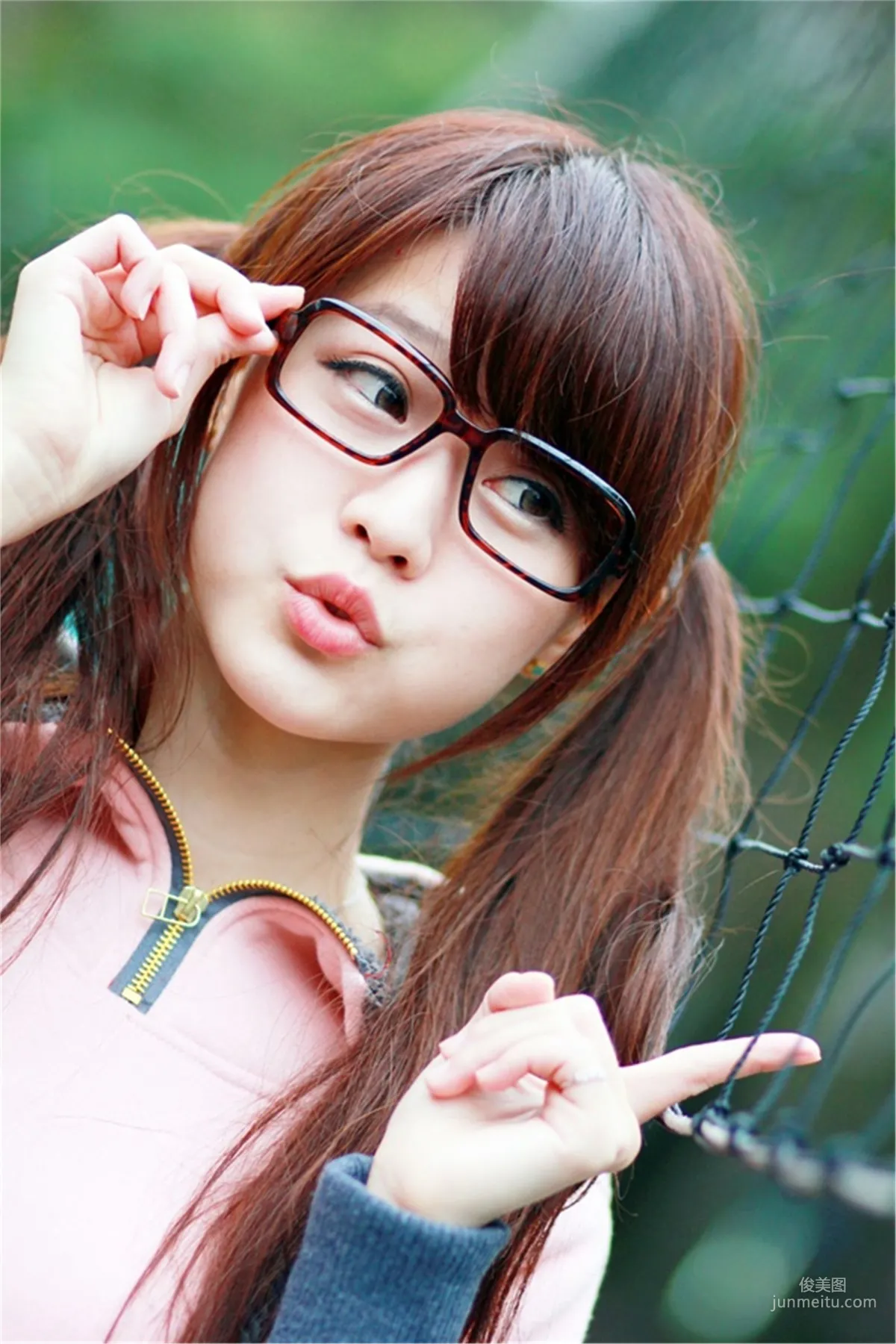 [Taiwan Beauties] Qiu Yuxuan (Yu Xuan) + Bai Bai, Campus Cute Outdoor Shoot Photo Set photo 23