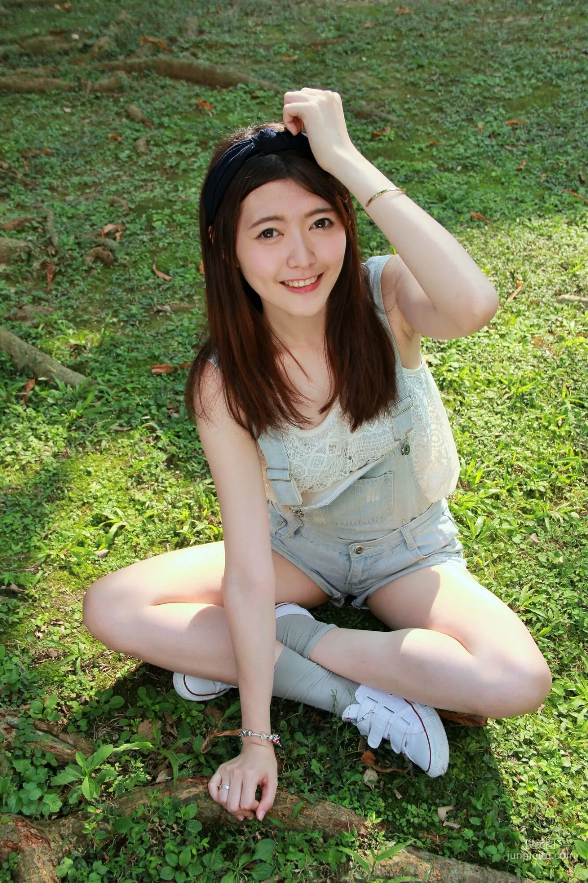 [Taiwan Internet Celebrity Beauty] Brindy Xuexue/Huang Pin Xuan 'Taiwan University Outdoor Shoot' Photo Set photo 5