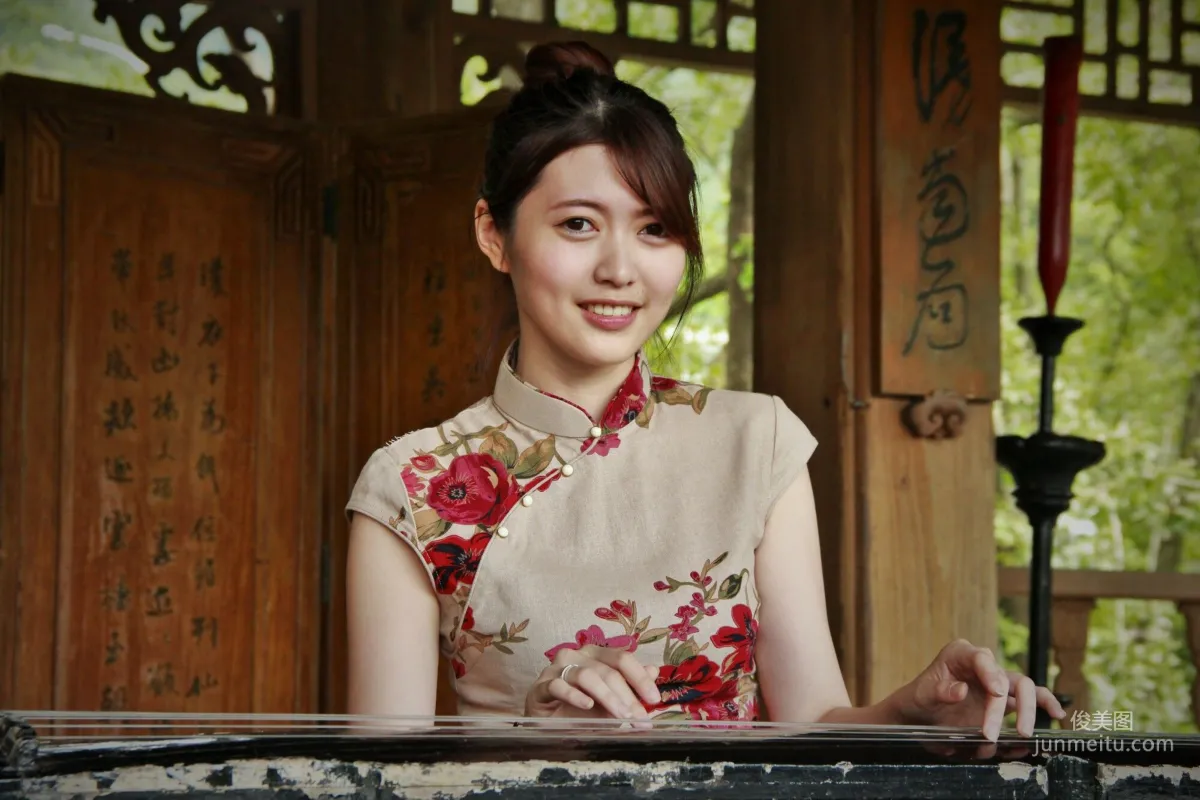 [Taiwan Beauties] Huang Pin Xuan / Brindy Xue Xue 'Zhishan Garden Qipao Outdoor Shoot' Photo Set photo 3
