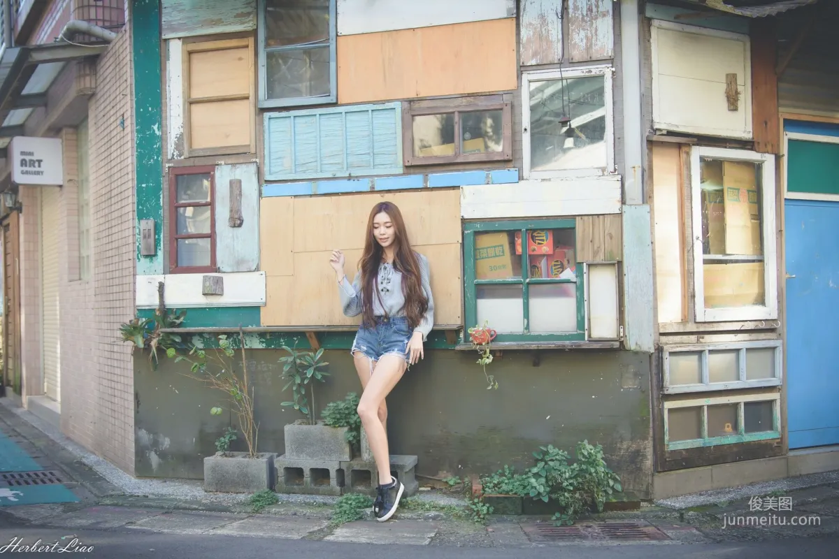 [Taiwan Beauties] Huang Shangyan Rubis, Guting Station Area, Denim Hot Pants Street Snap Photo Set photo 2